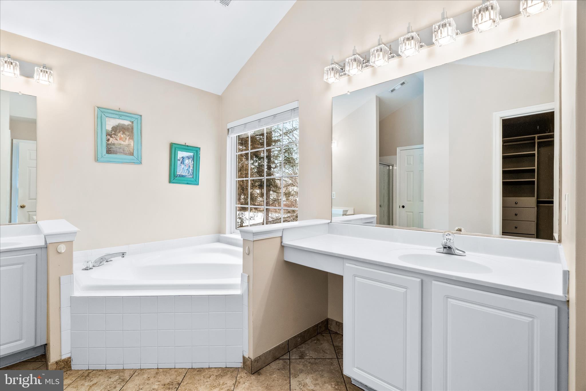 KINGS SQUARE - Residential