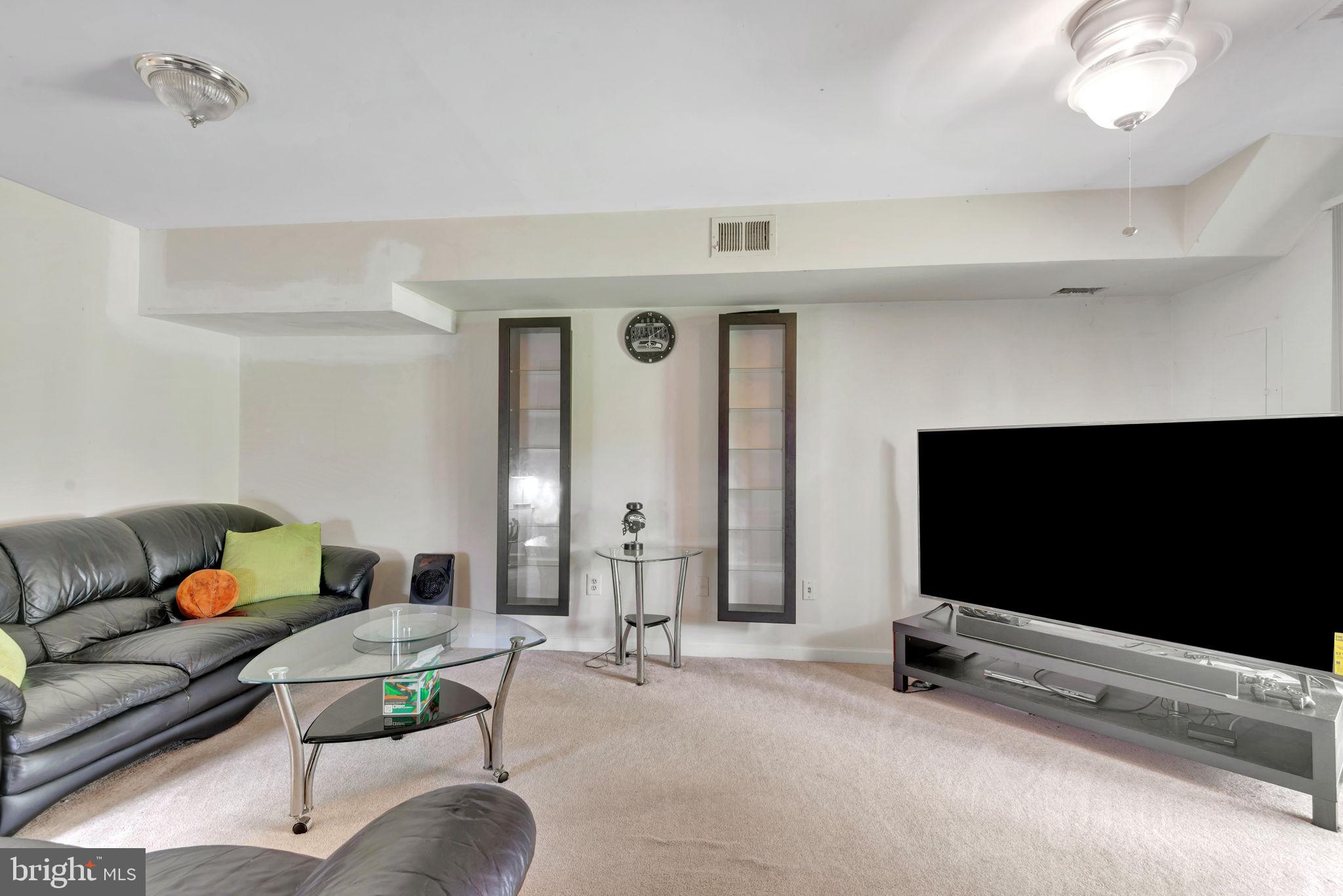 SPRINGFIELD OAKS - Residential