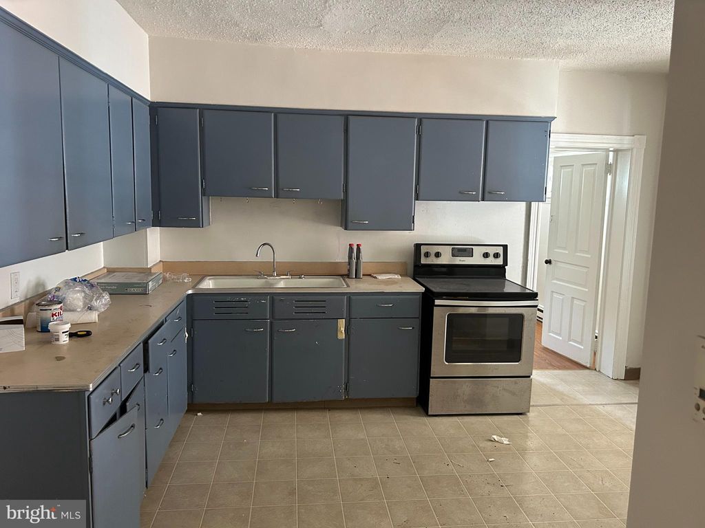 Photo of 526 N Charlotte Street, POTTSTOWN, PA 19464 (MLS # PAMC2161276)