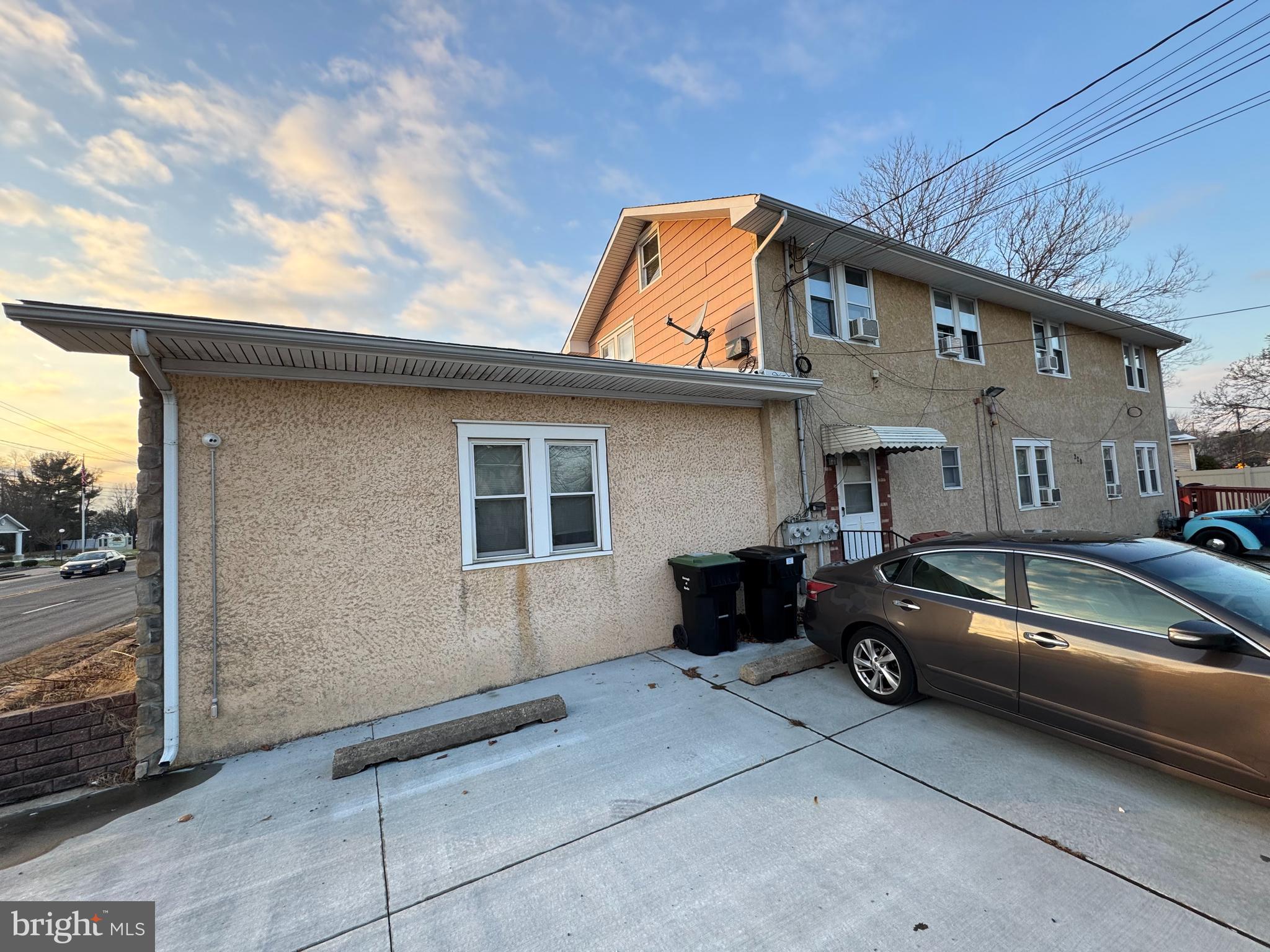 220 W WHITE HORSE PIKE
