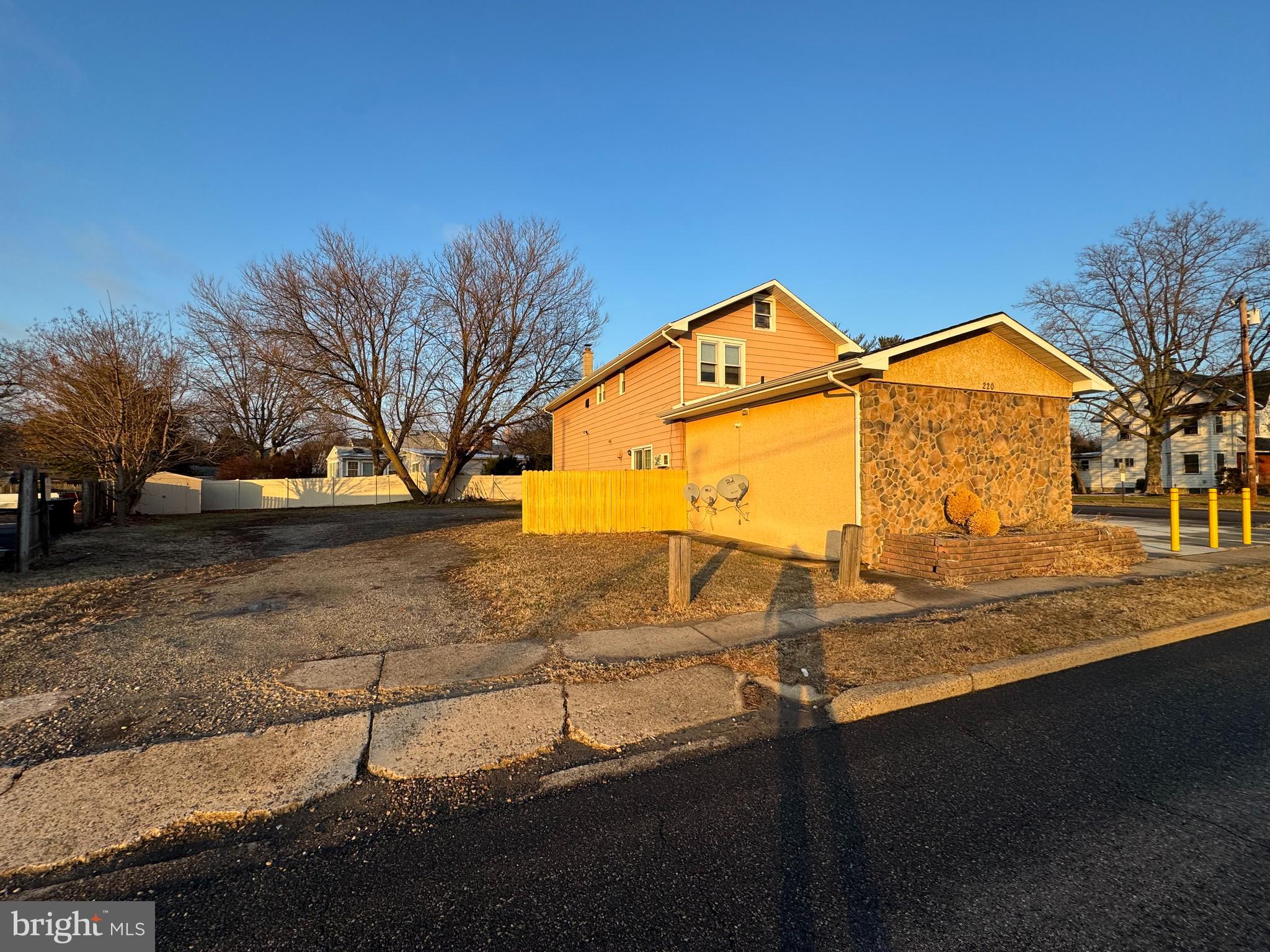 220 W WHITE HORSE PIKE
