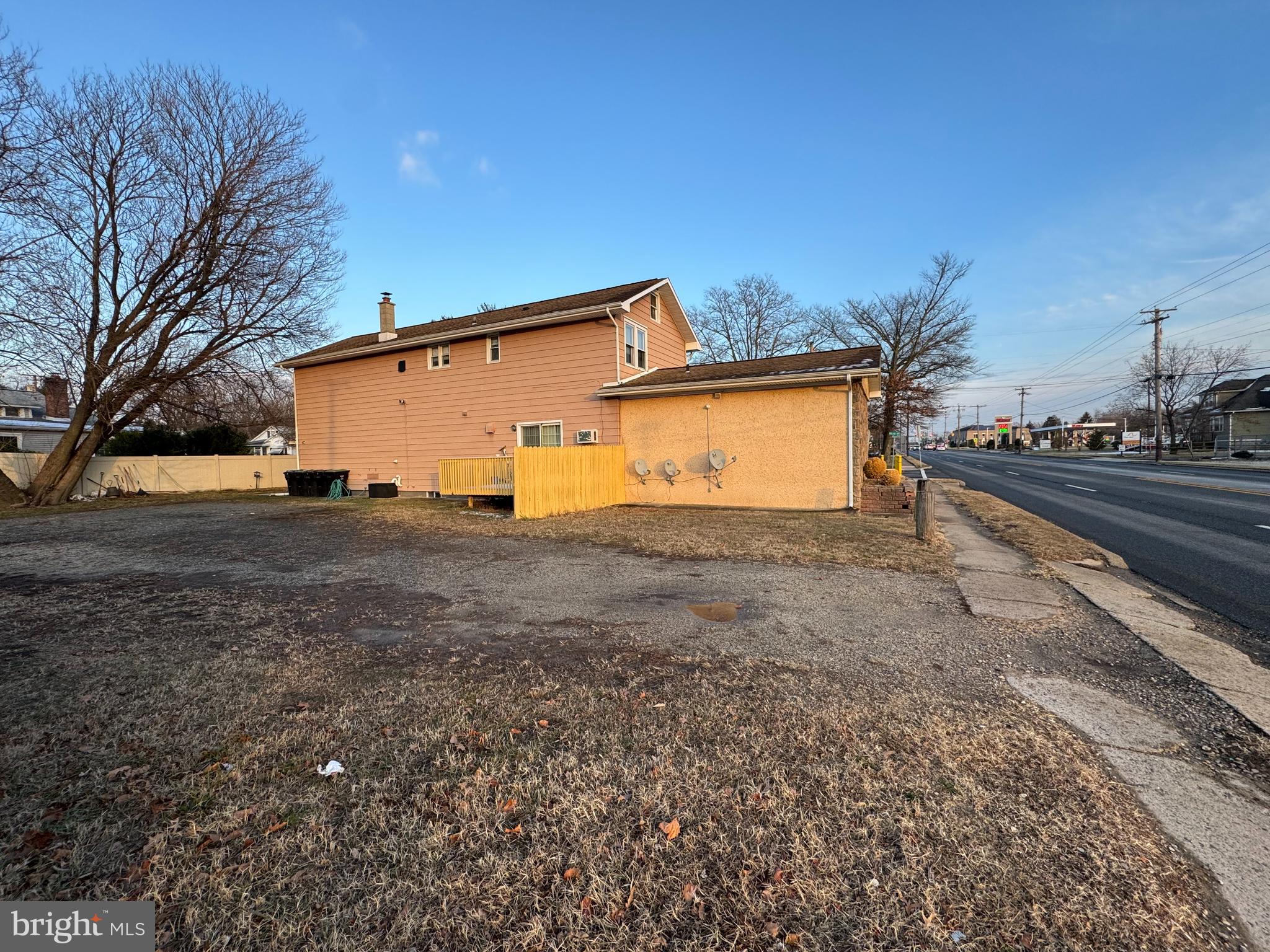 220 W WHITE HORSE PIKE