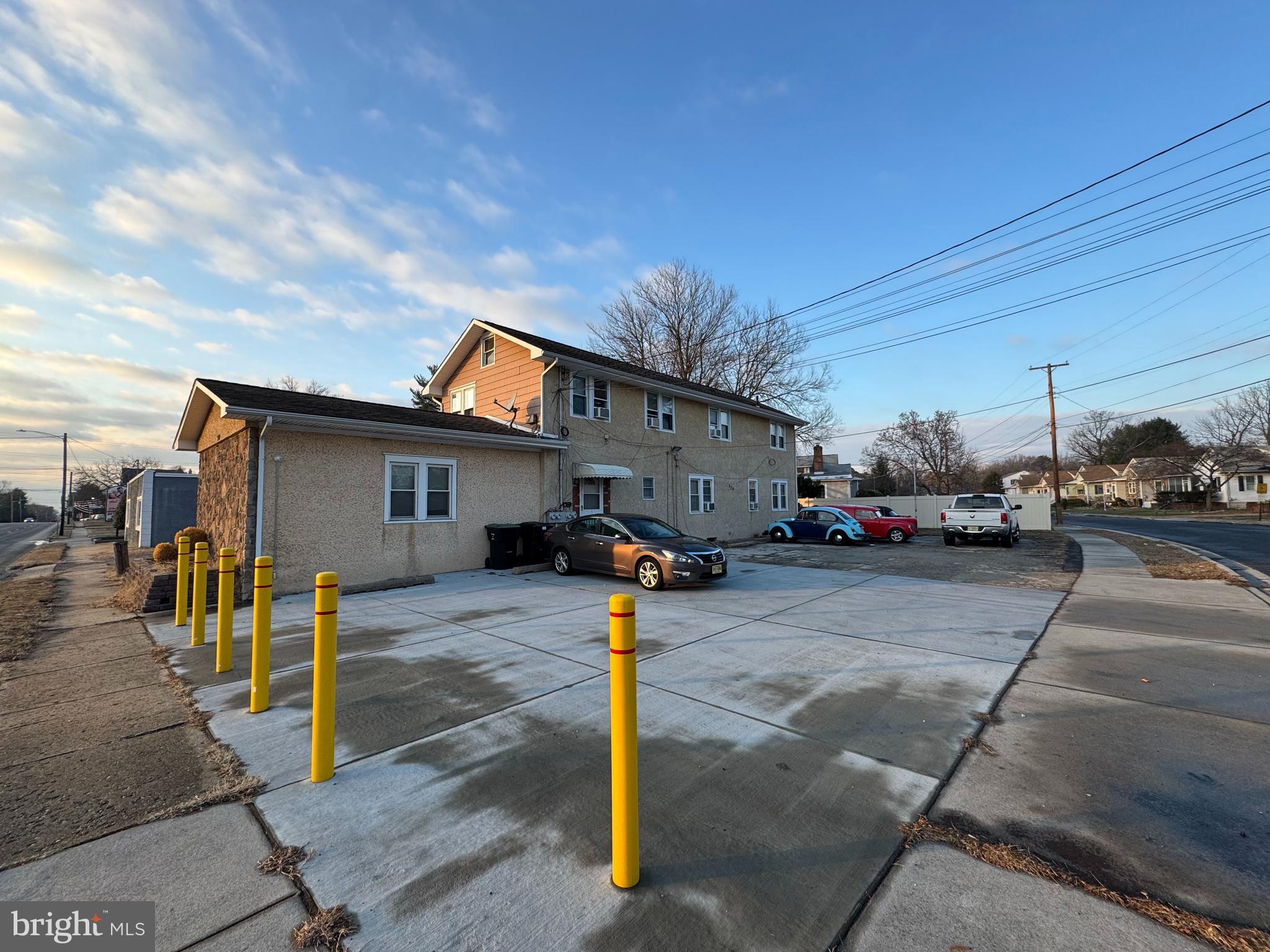 220 W WHITE HORSE PIKE