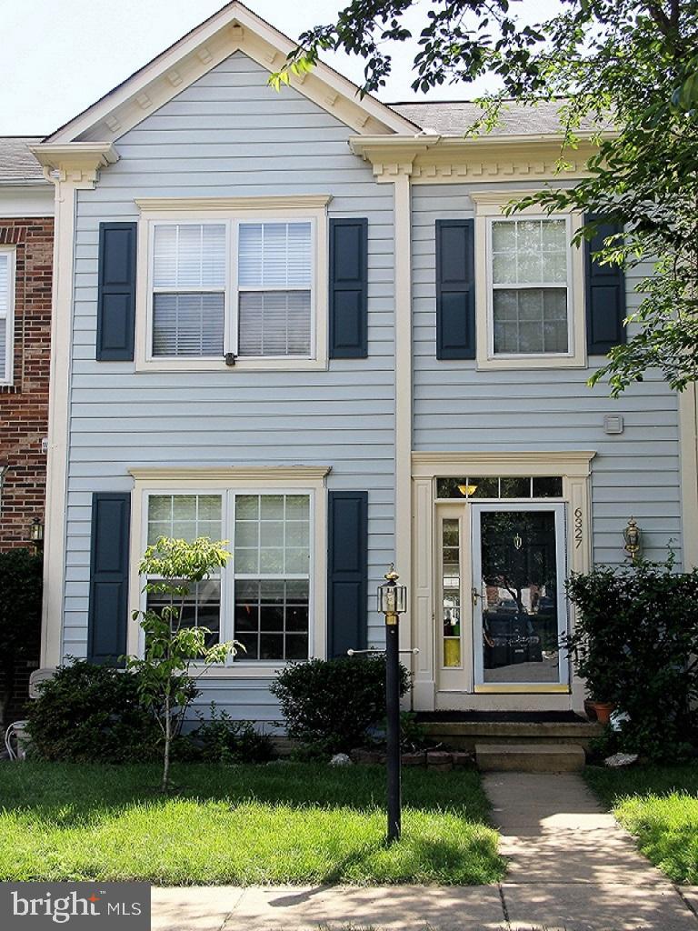 Spacious 4-bedroom, 2.5-bath townhouse featuring a large, updated kitchen with granite countertops and stainless steel appliances. The expanded family room opens to a deck overlooking a wooded area. The main level boasts beautiful hardwood floors and abundant natural light from large windows and high ceilings. The master bedroom includes a private bathtub, stand shower and a walk-in closet. The fully finished walkout basement offers an office room and a recreation room. Community amenities include playground, pool, tennis courts. Conveniently located near major highways (395/495/95), Reagan National Airport, and shopping centers.