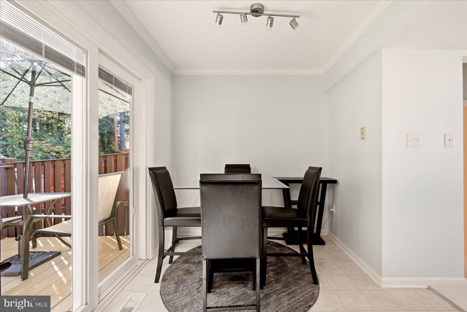 41 SUGARLAND SQUARE COURT