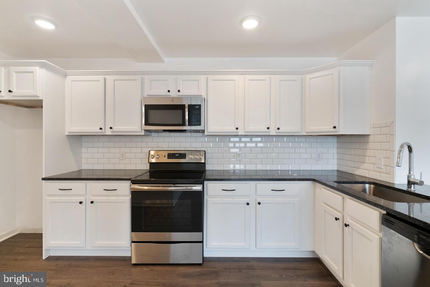 5420 RIDGE AVENUE 401