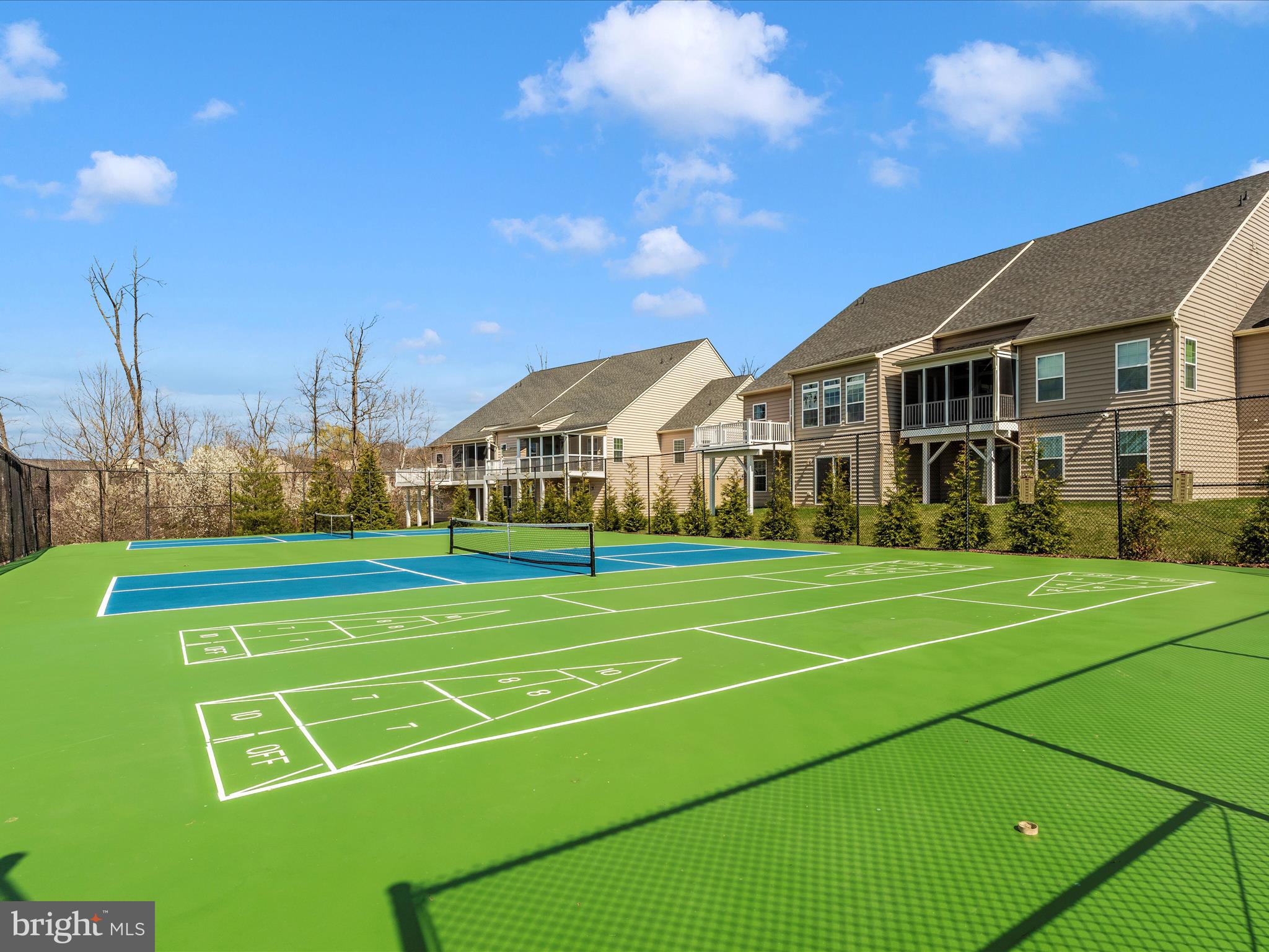 SIGNATURE CLUB AT GREENVIEW - Residential