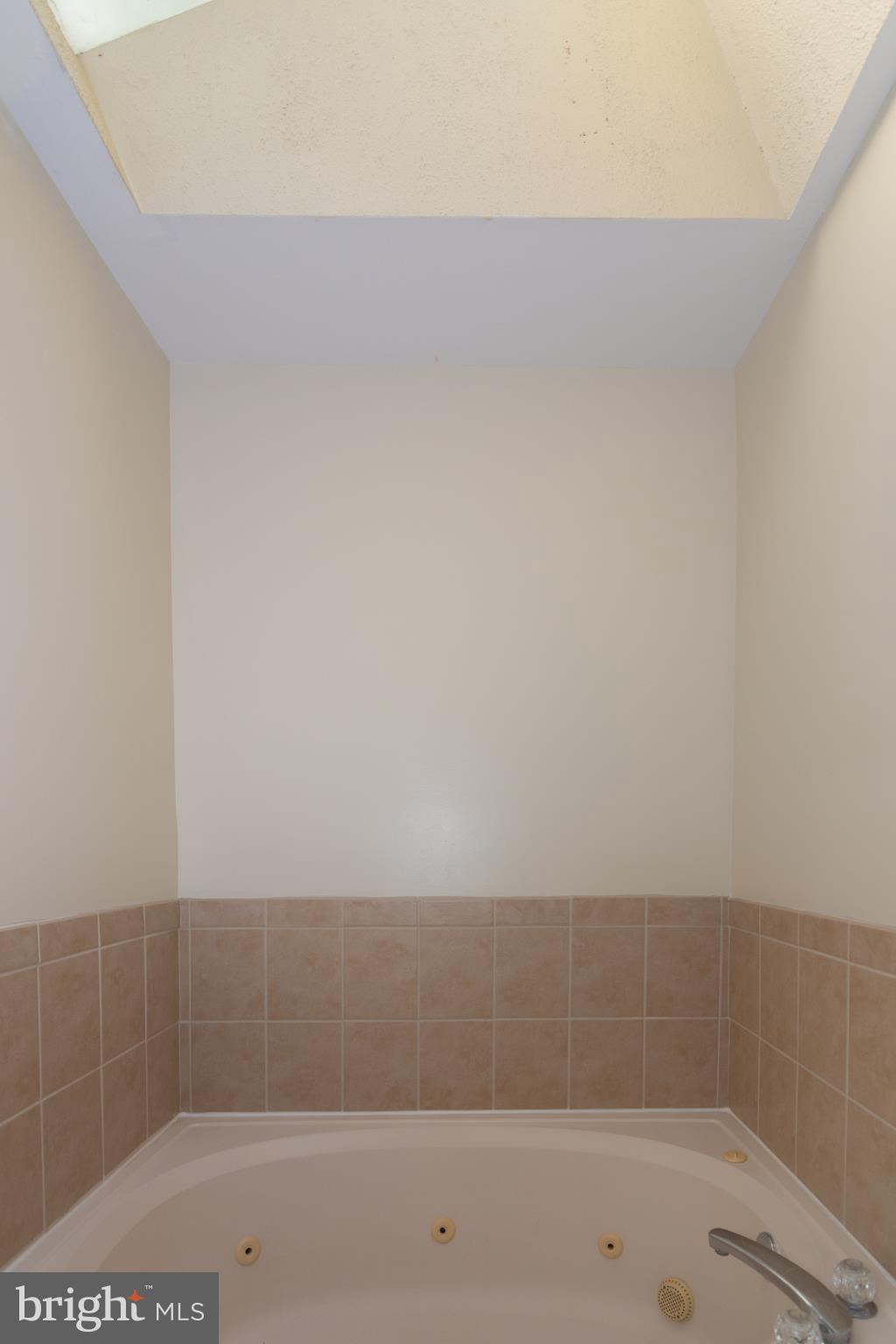 COUNTRY CLUB/LAKE MONTCLAIR - Residential Lease