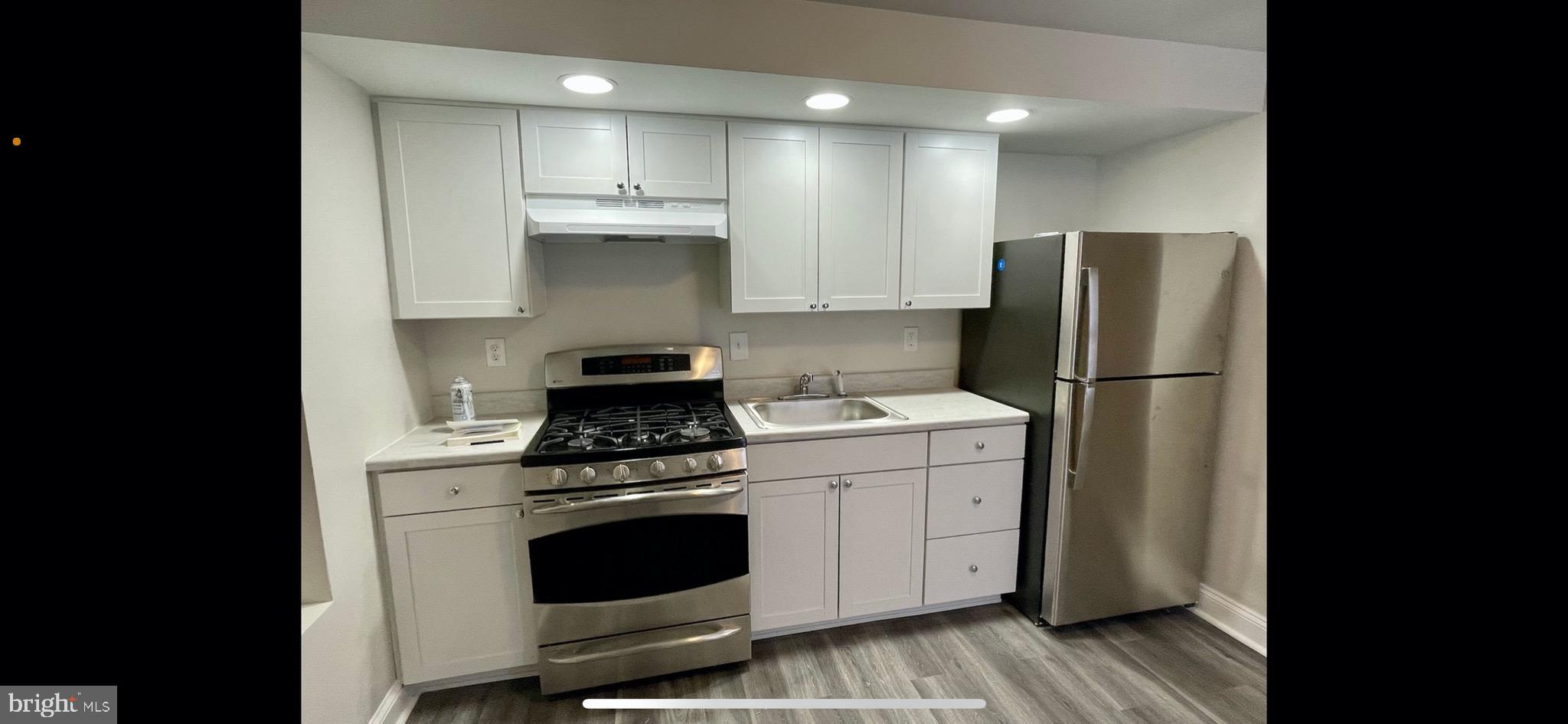 Fully renovated and move-in ready! This charming 3-bedroom, 1-bathroom home offers updated finishes, fresh paint, and modern flooring throughout. The spacious layout includes a bright living area, an updated kitchen, and comfortable bedrooms.
Conveniently located with easy access to downtown, major highways, and public transportation.
Rent: $1,300/month
Pets considered on a case-by-case basis with proper application and signed pet agreement.
Don’t miss your chance to lease this beautifully updated home in a central location!
