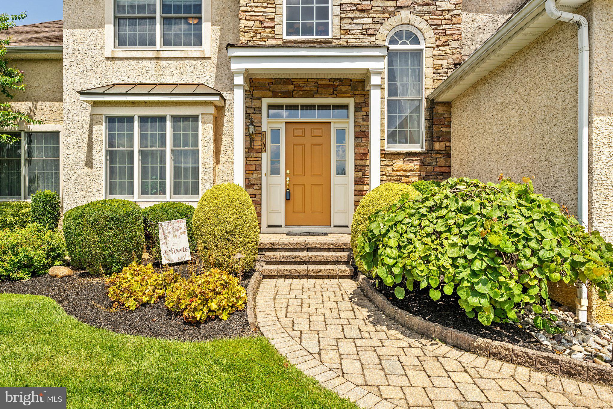 15 HEATHER COURT
