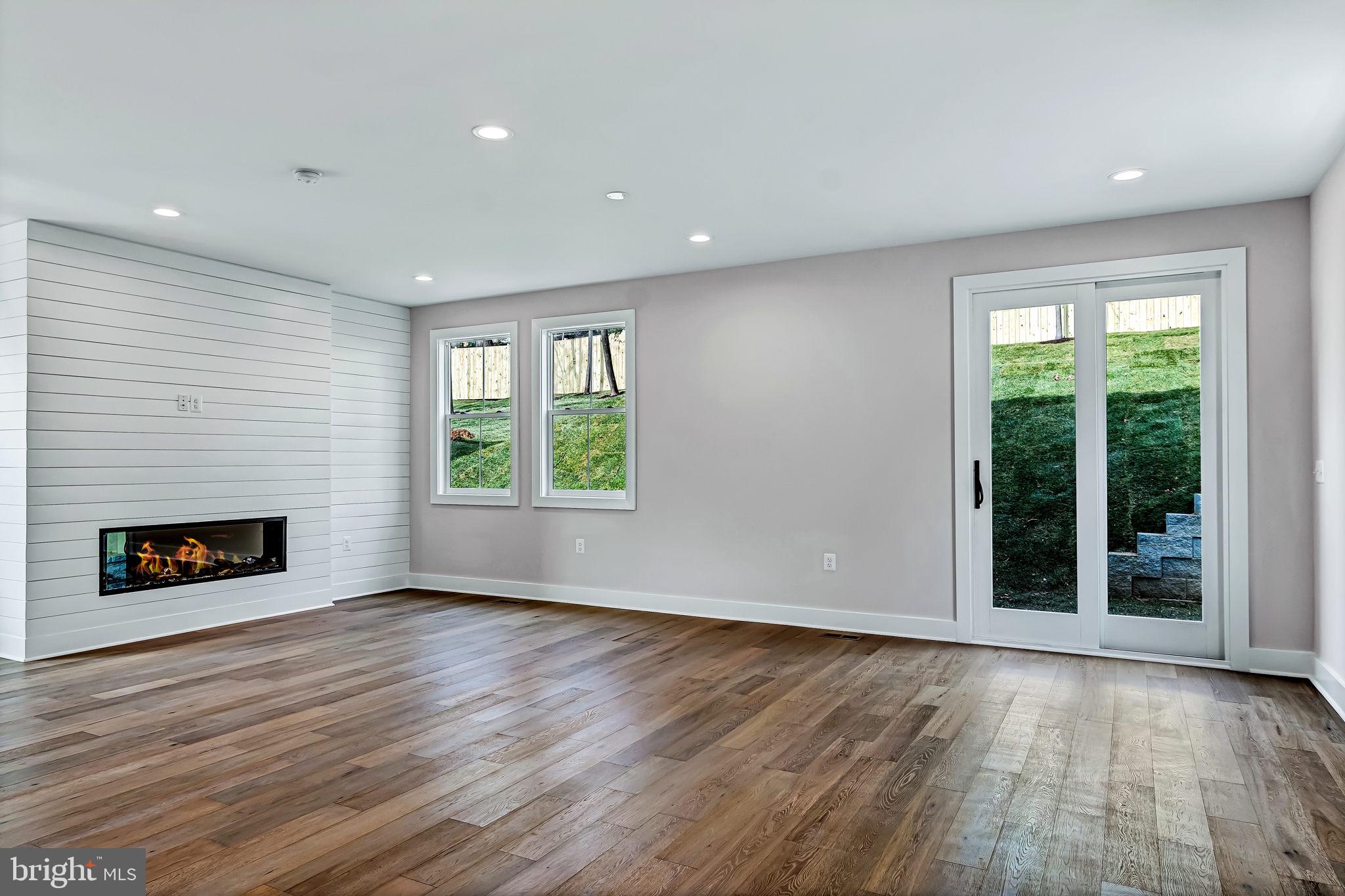 DOUGLAS PARK - Residential