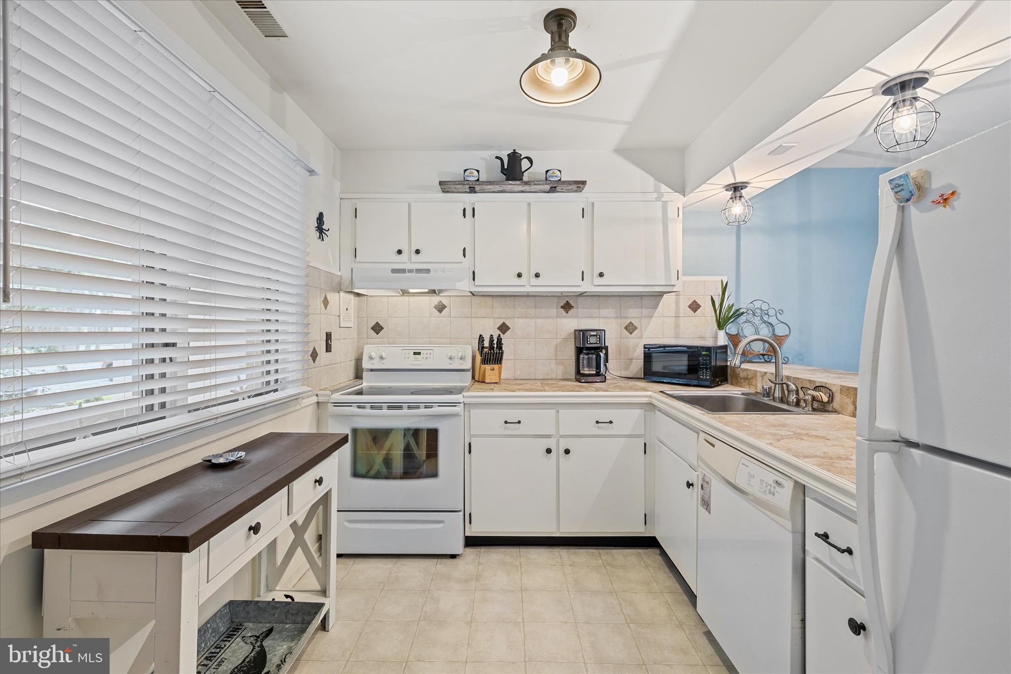 VILLAS OF BETHANY WEST - Residential