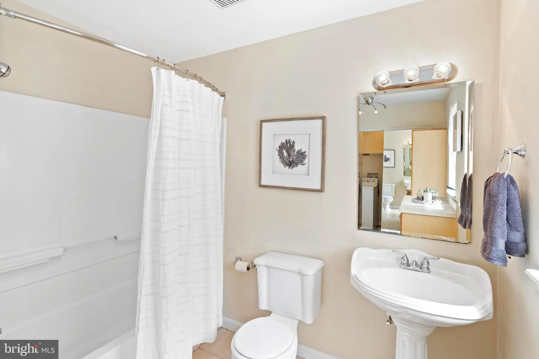 Baltimore, Maryland 21230, United States, 3 Bedrooms Bedrooms, ,1 BathroomBathrooms,Residential,Active,228733