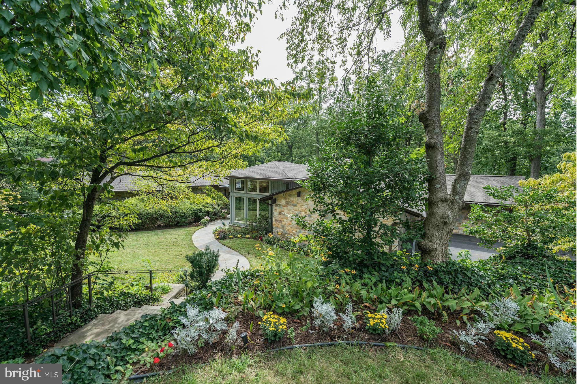 LAKE BARCROFT - Residential