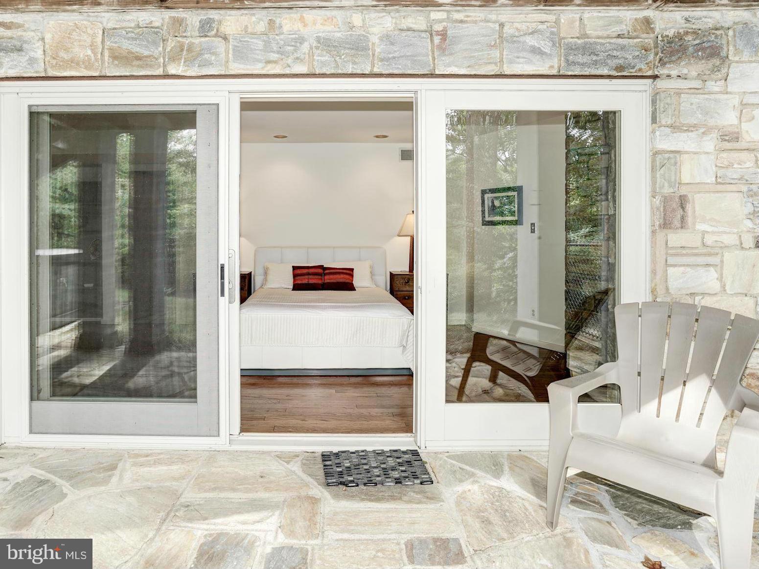 LAKE BARCROFT - Residential