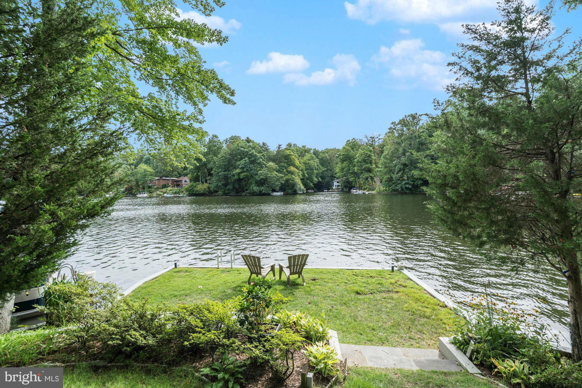 LAKE BARCROFT - Residential