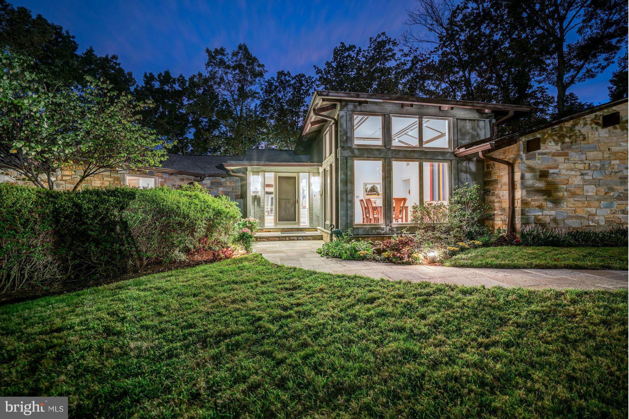 LAKE BARCROFT - Residential