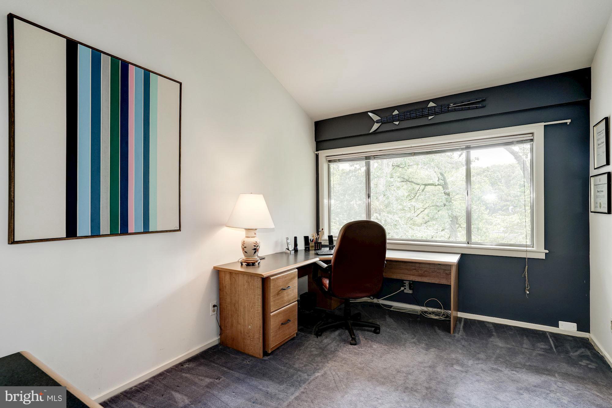 LAKE BARCROFT - Residential