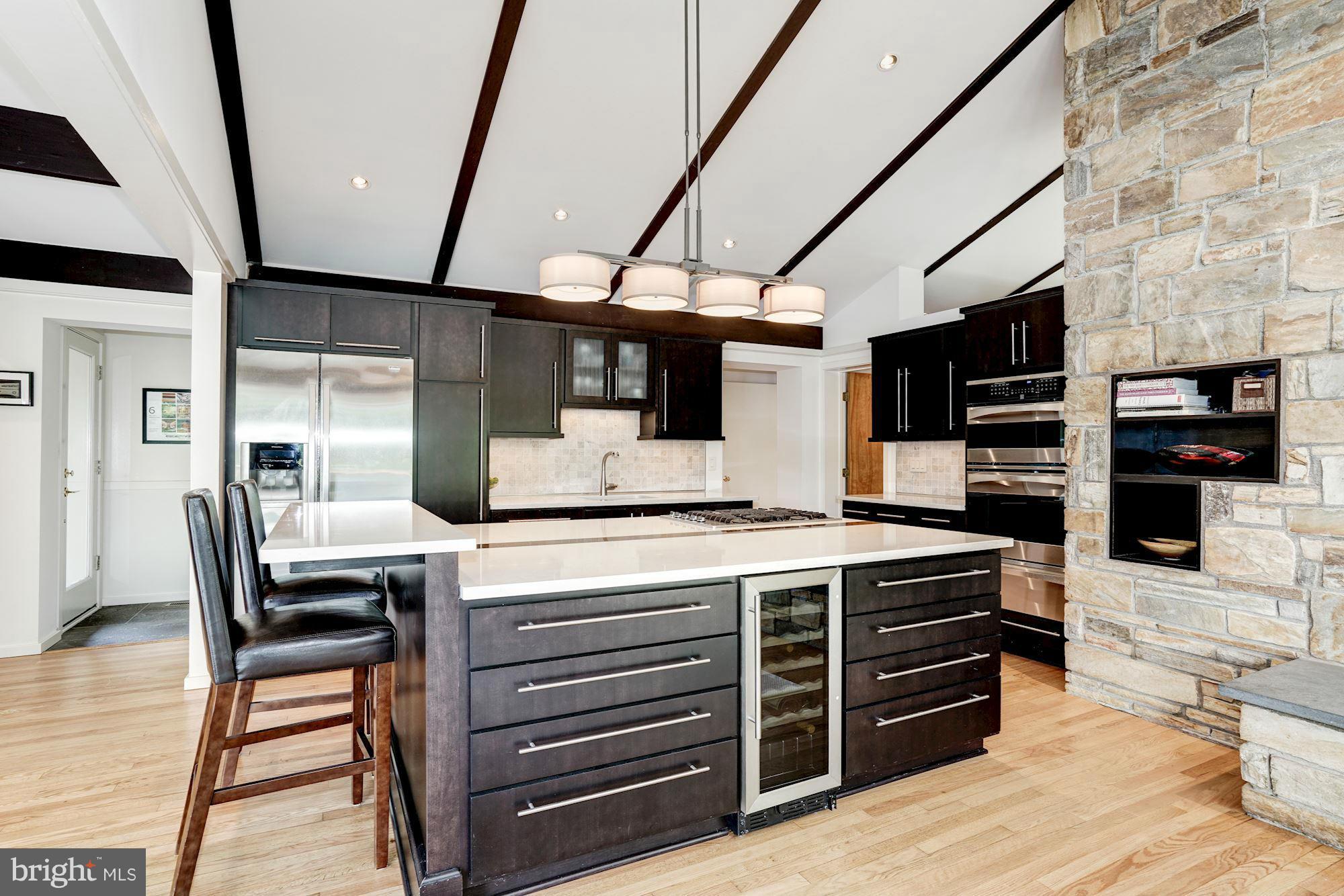 LAKE BARCROFT - Residential