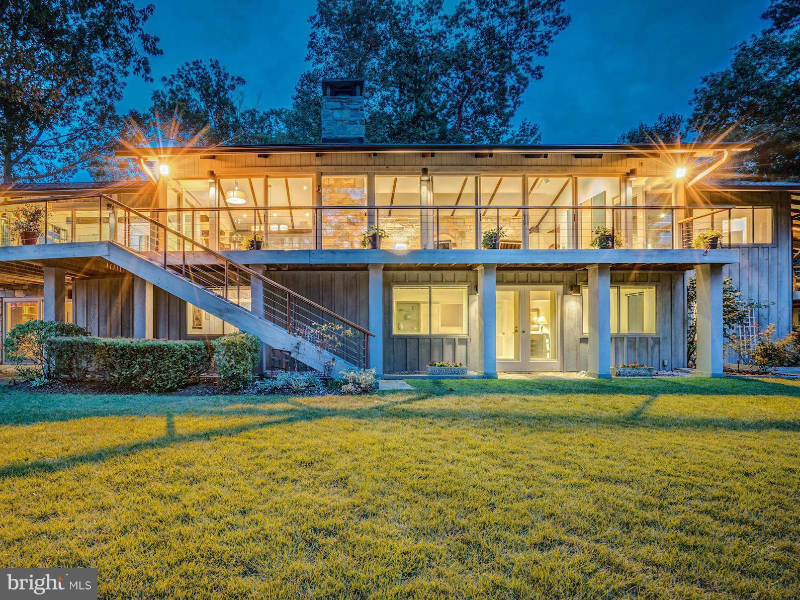 LAKE BARCROFT - Residential