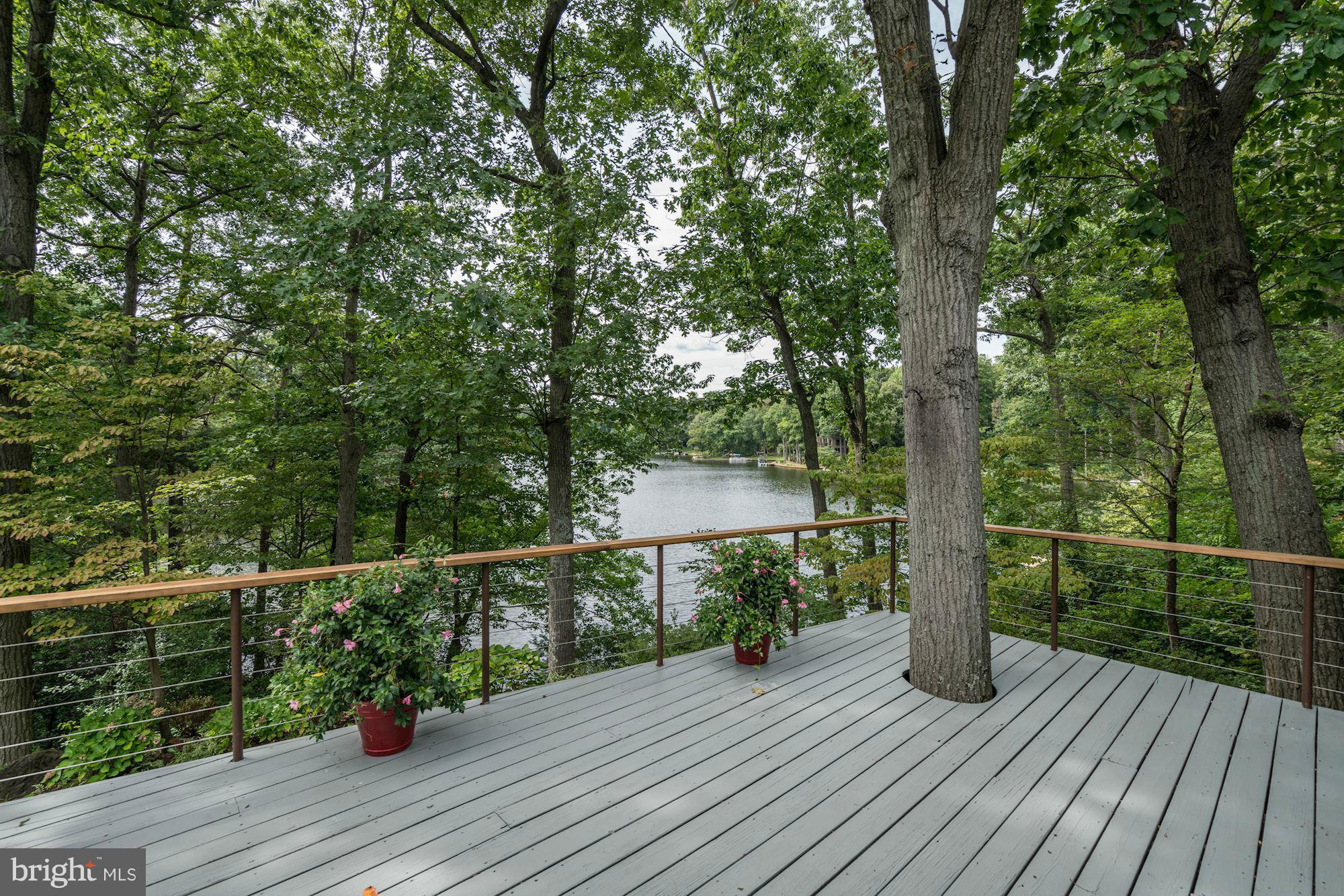 LAKE BARCROFT - Residential