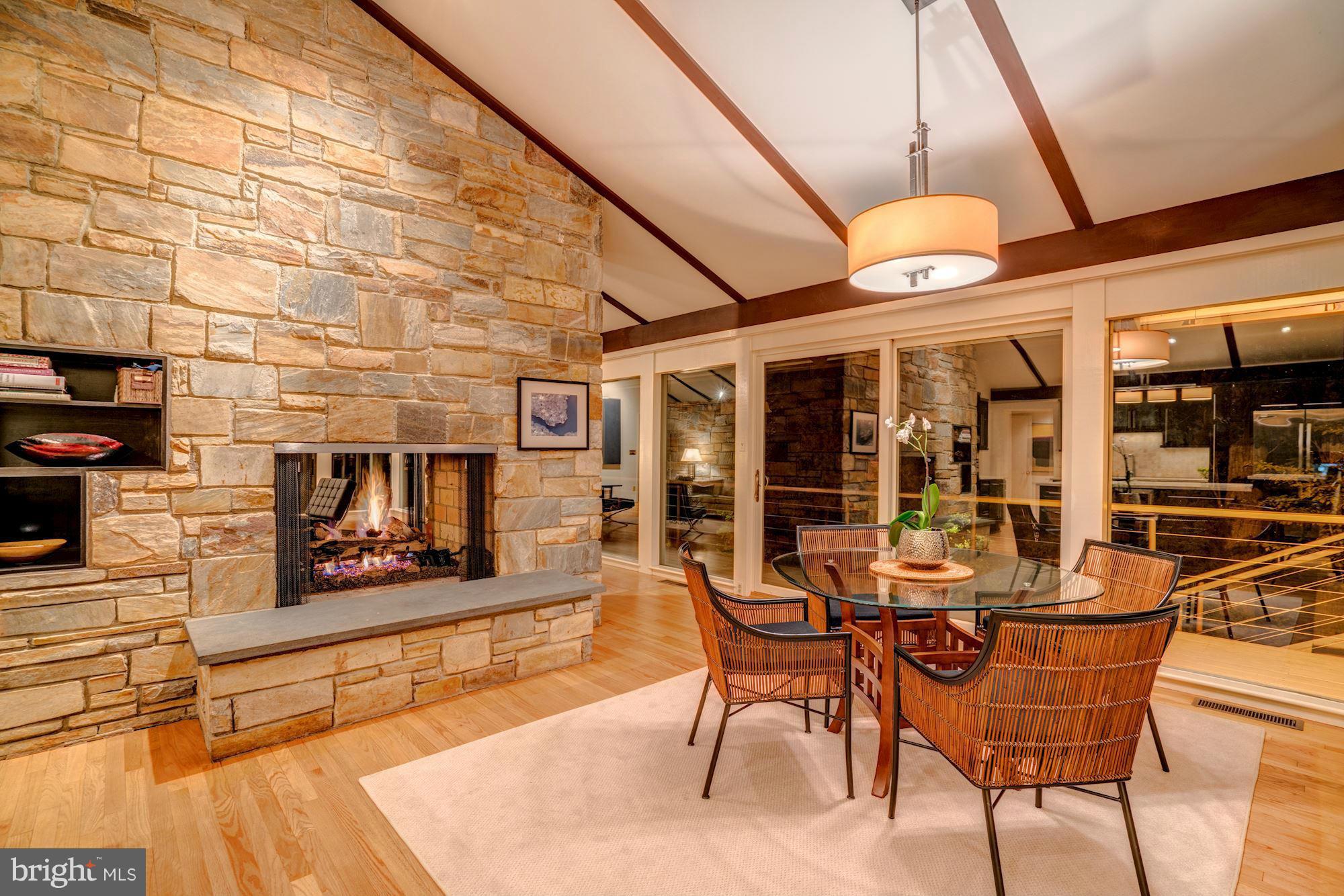 LAKE BARCROFT - Residential