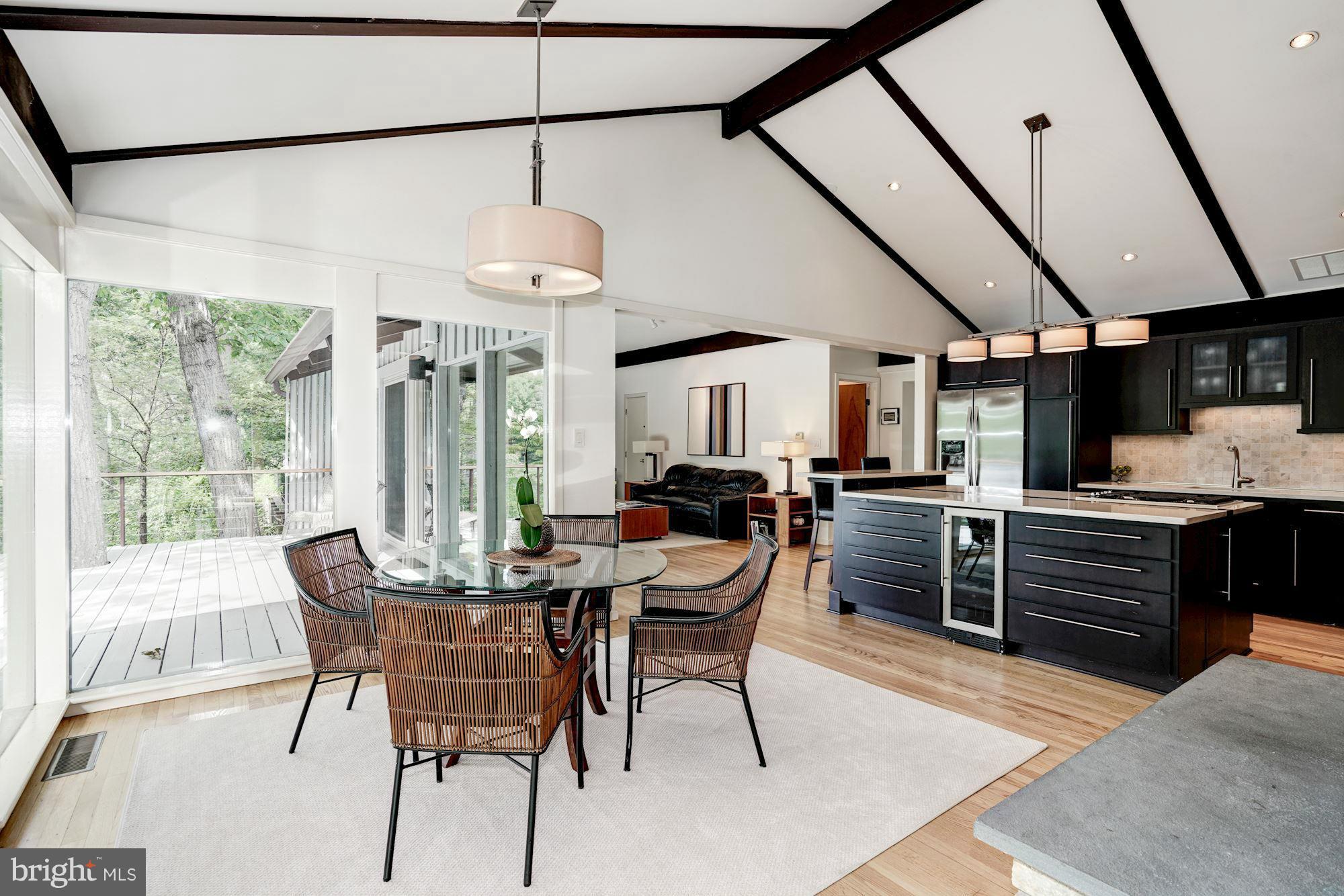 LAKE BARCROFT - Residential