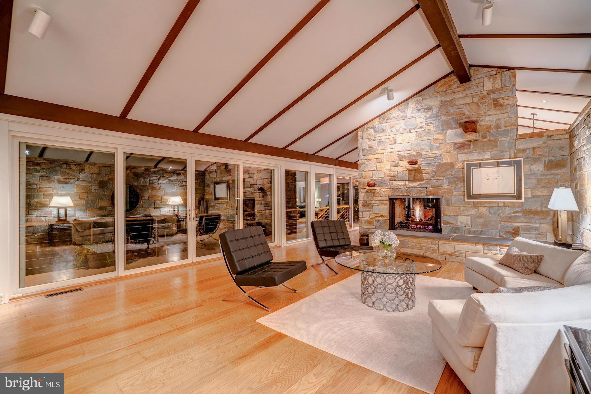 LAKE BARCROFT - Residential