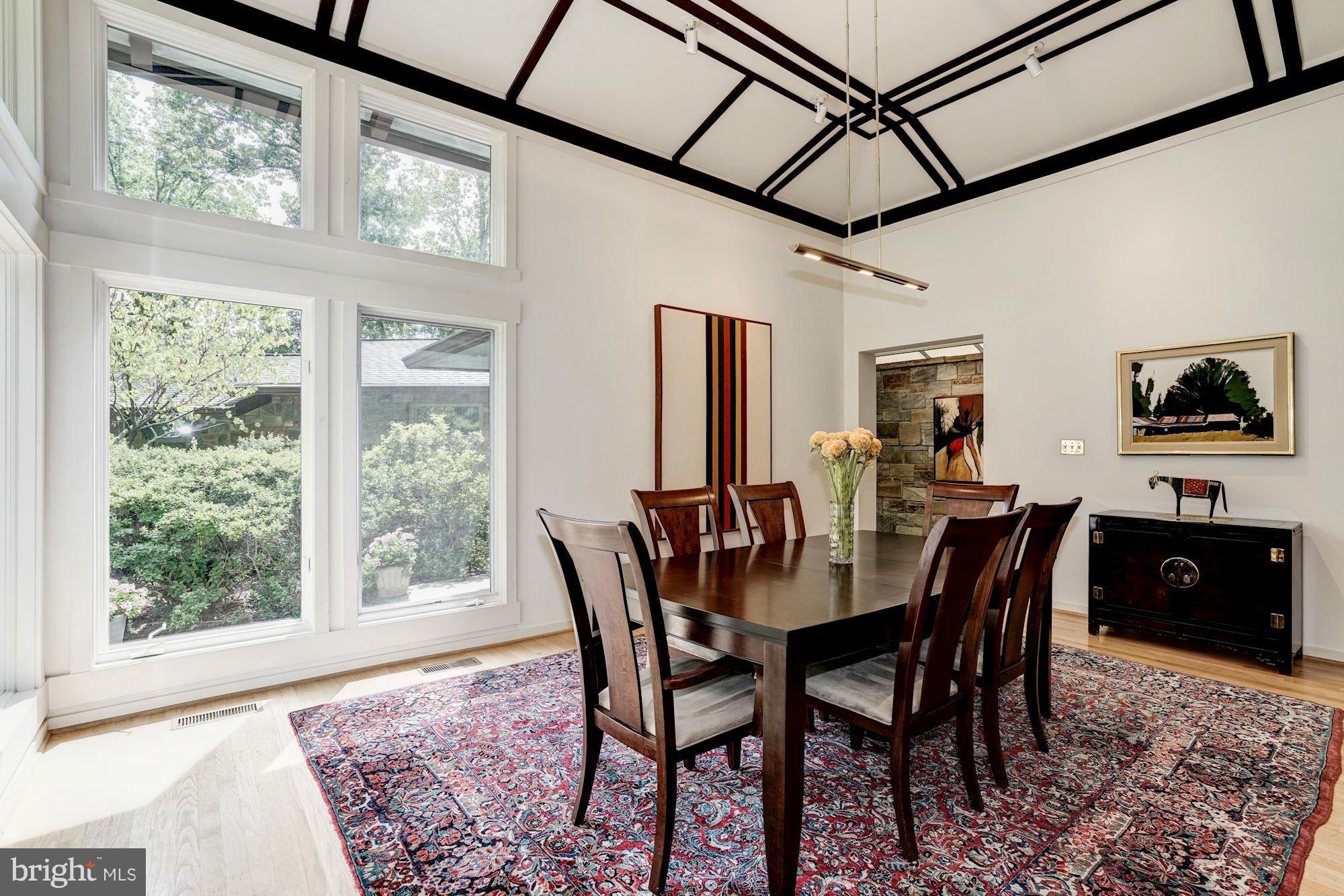 LAKE BARCROFT - Residential