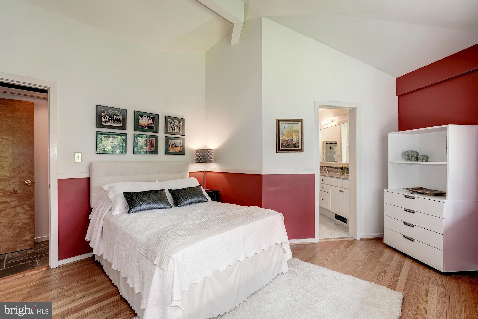 LAKE BARCROFT - Residential