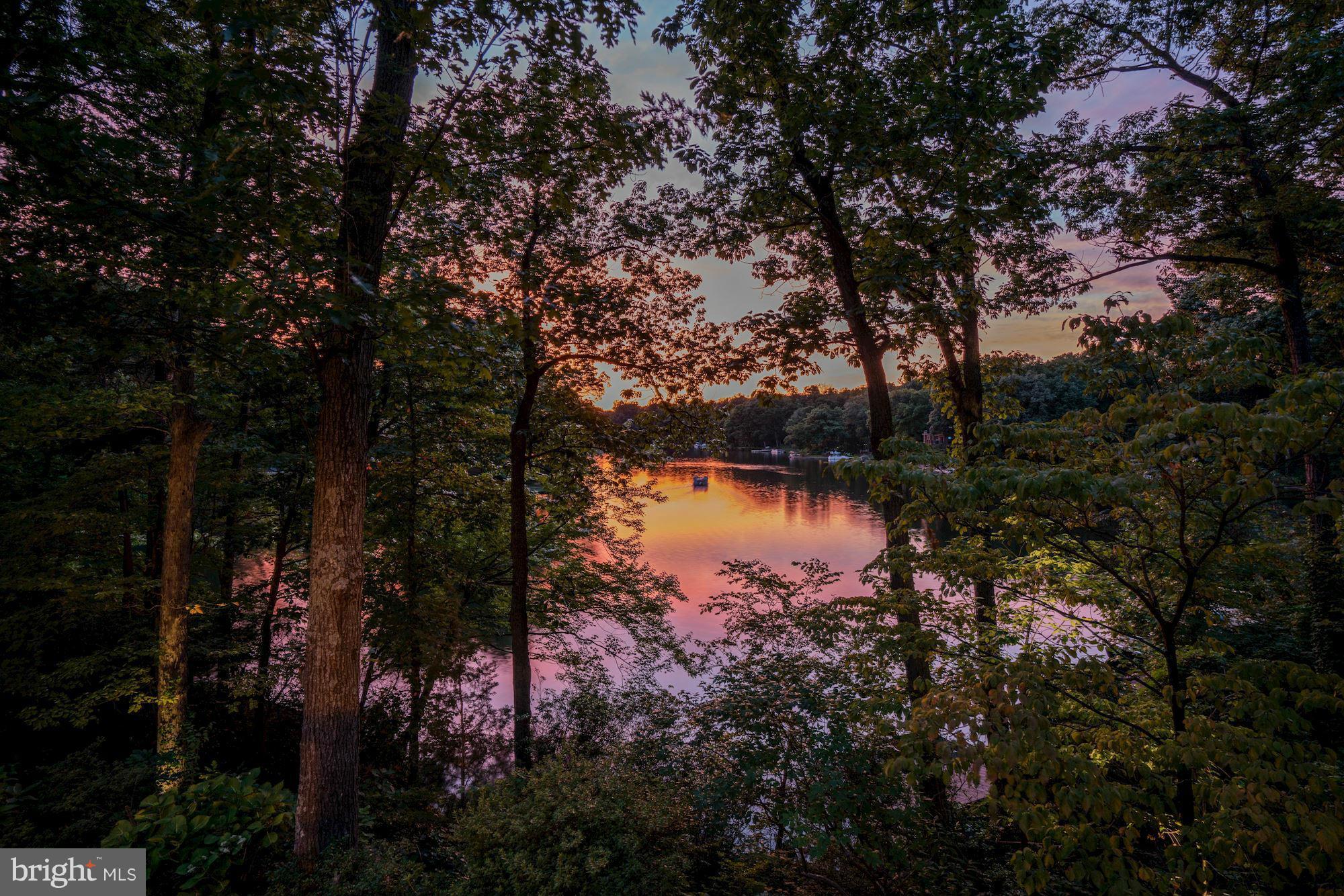 LAKE BARCROFT - Residential