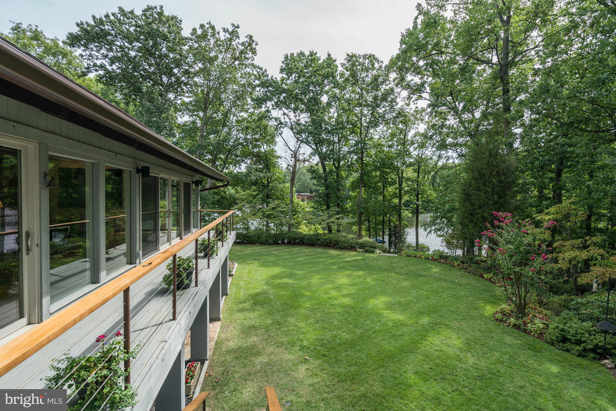 LAKE BARCROFT - Residential