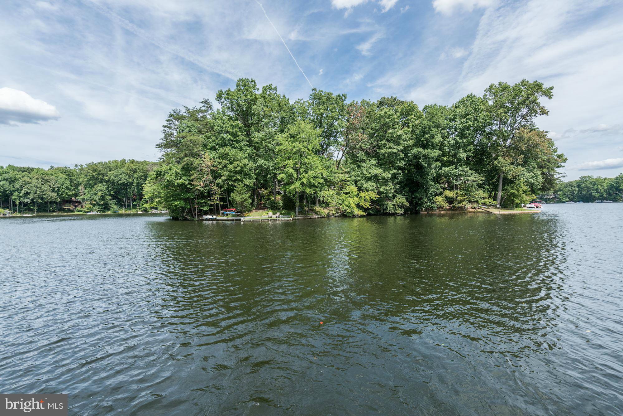 LAKE BARCROFT - Residential