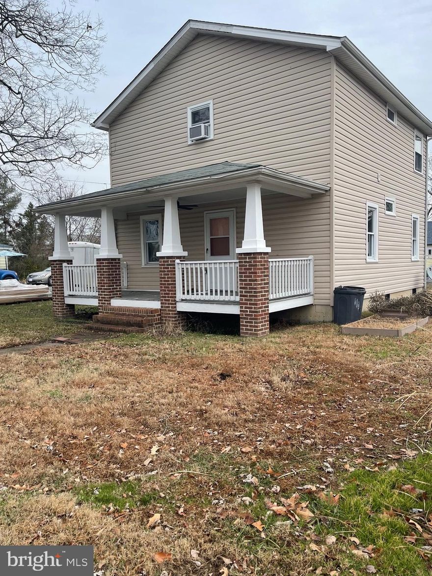 Move In Ready ..March 1st 
Just Blocks to the Monroe Bay & Potomac River 

Lots Of Seasonal Actives ...Holiday Events and Fun!Fun! Fun

NO DOGS ...Cats ok with $500 Pet Deposit
Must Have Good Credit & Good Rental History
Rent includes Water/Sewer/Trash $385.86 savings per quarter