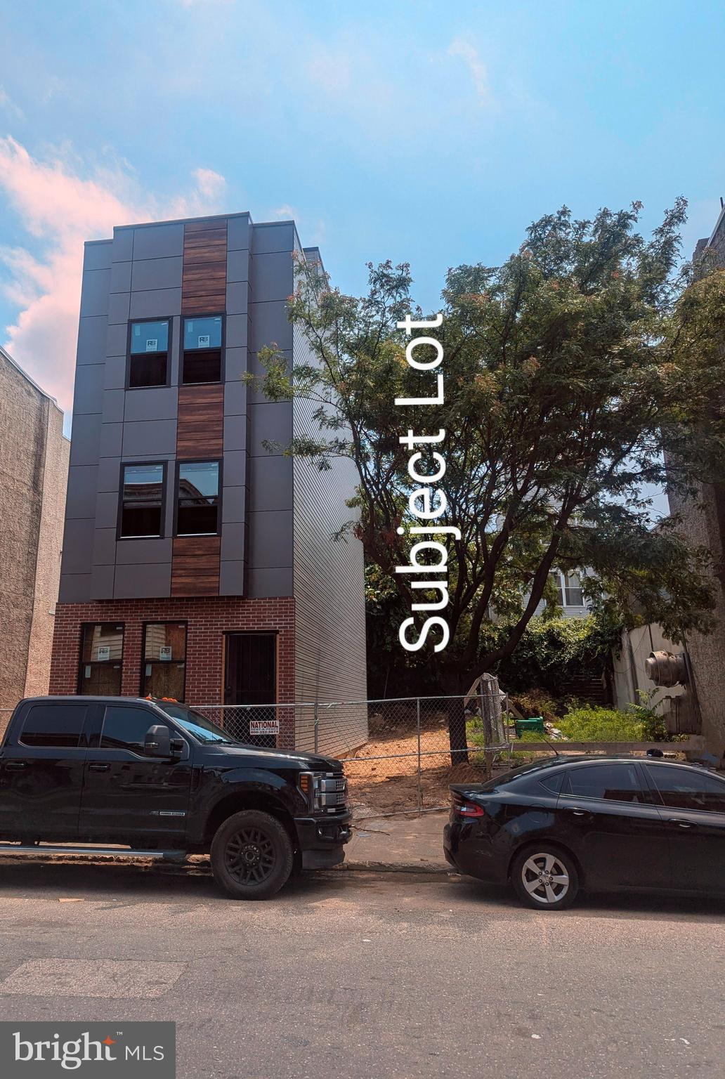 Main image without alt text