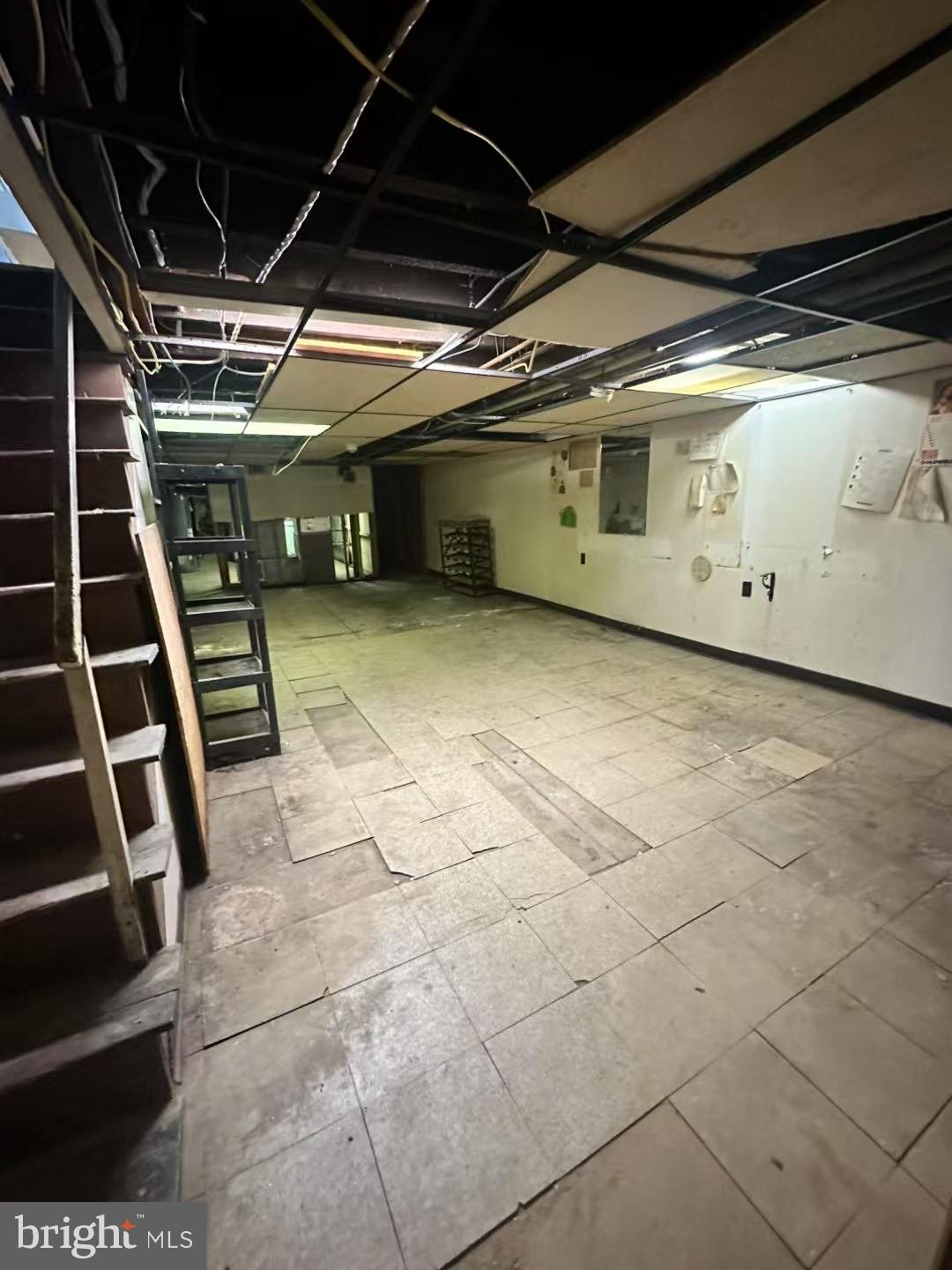 MAYFAIR - Commercial Sale