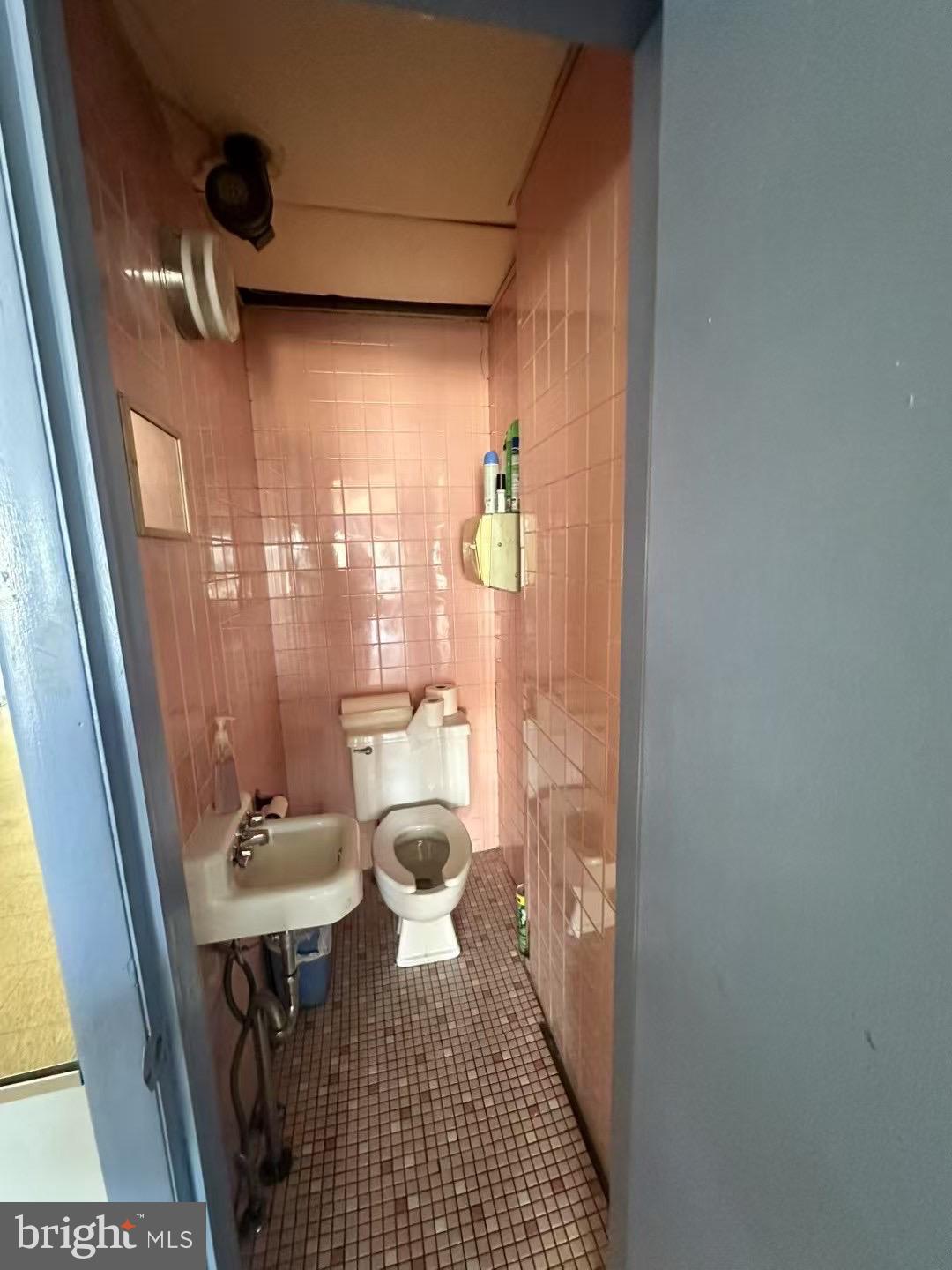 MAYFAIR - Commercial Sale