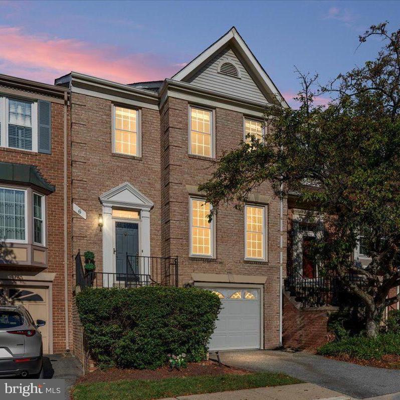 6 LOGANWOOD COURT