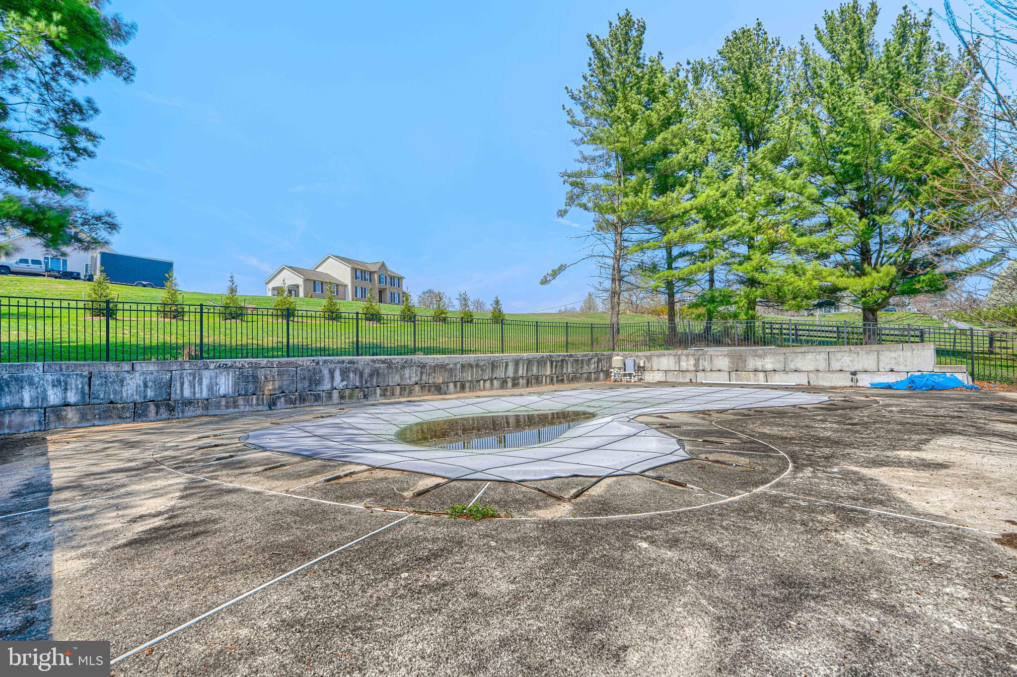 UNIONTOWN - Residential