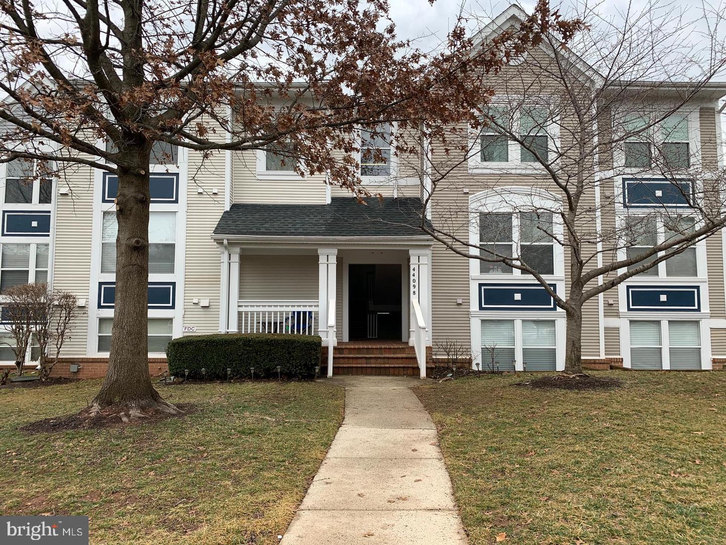 LAKESHORE CONDO - Residential Lease