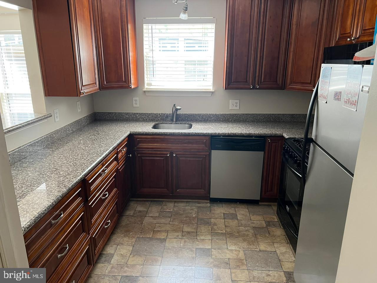 LAKESHORE CONDO - Residential Lease