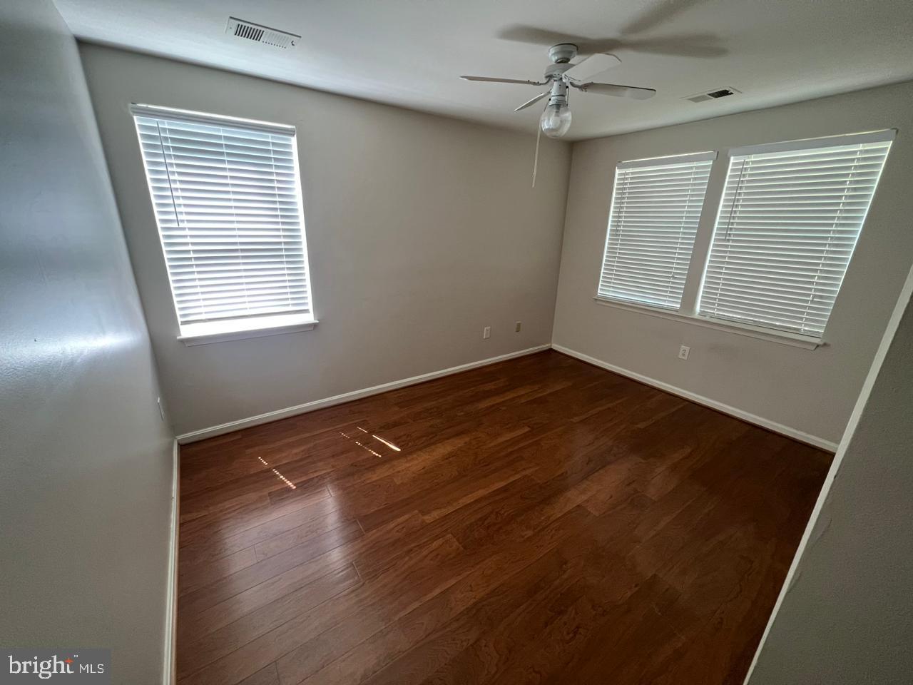 LAKESHORE CONDO - Residential Lease