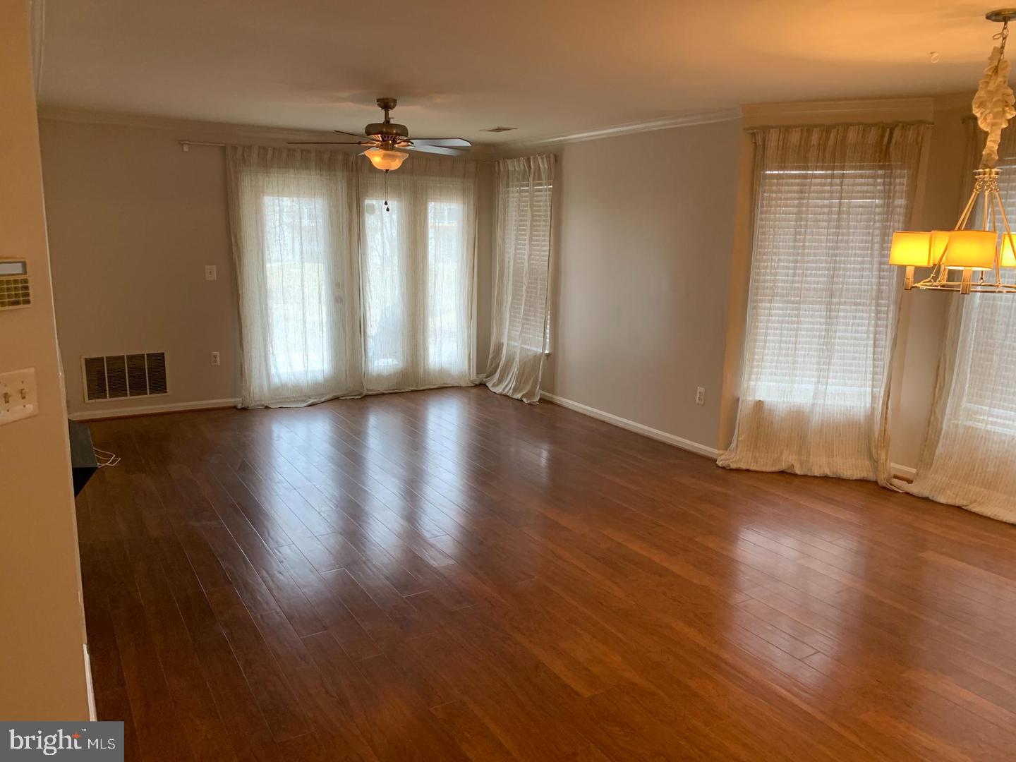 LAKESHORE CONDO - Residential Lease