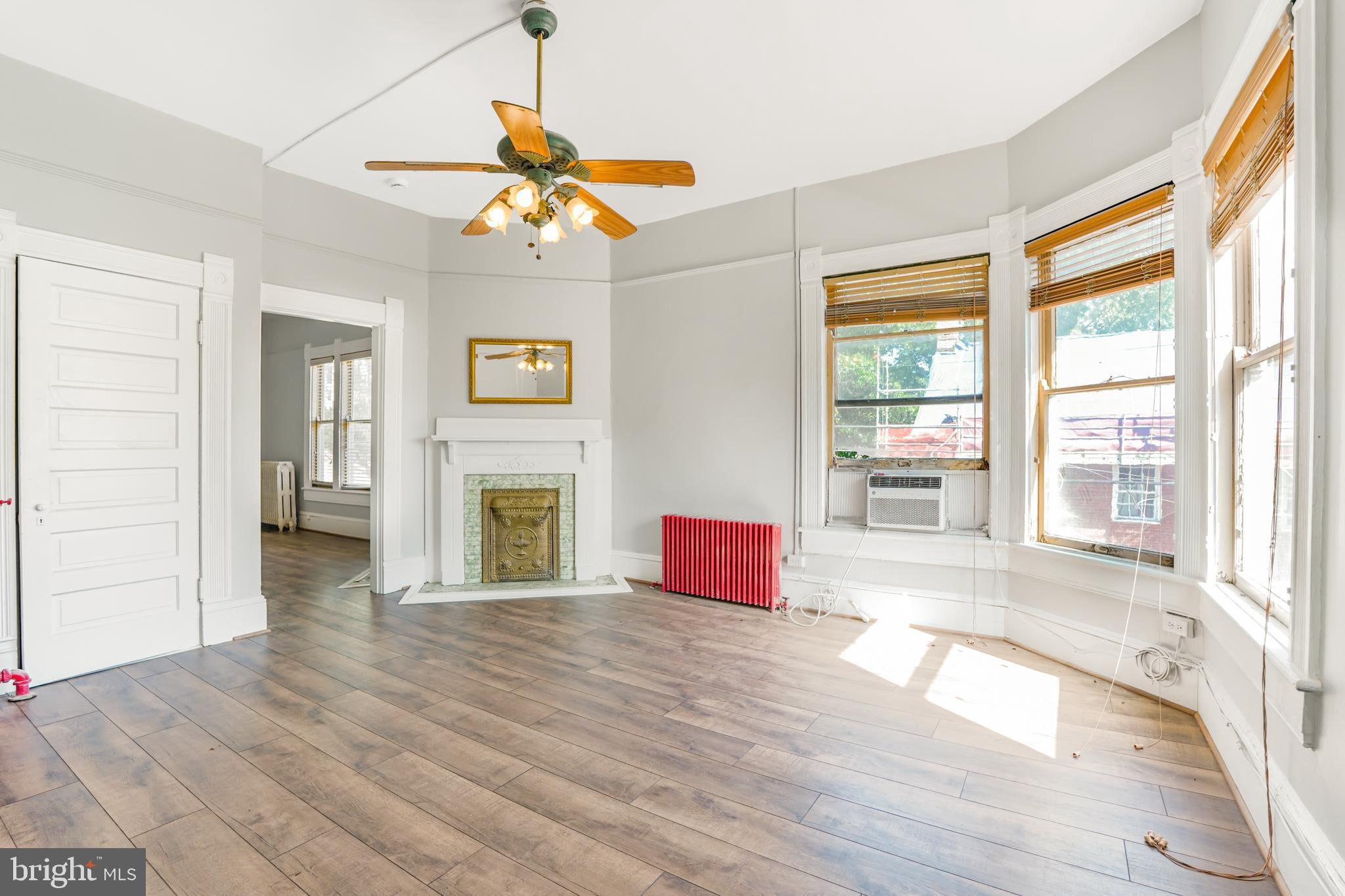 1122 CAROLINE STREET 2