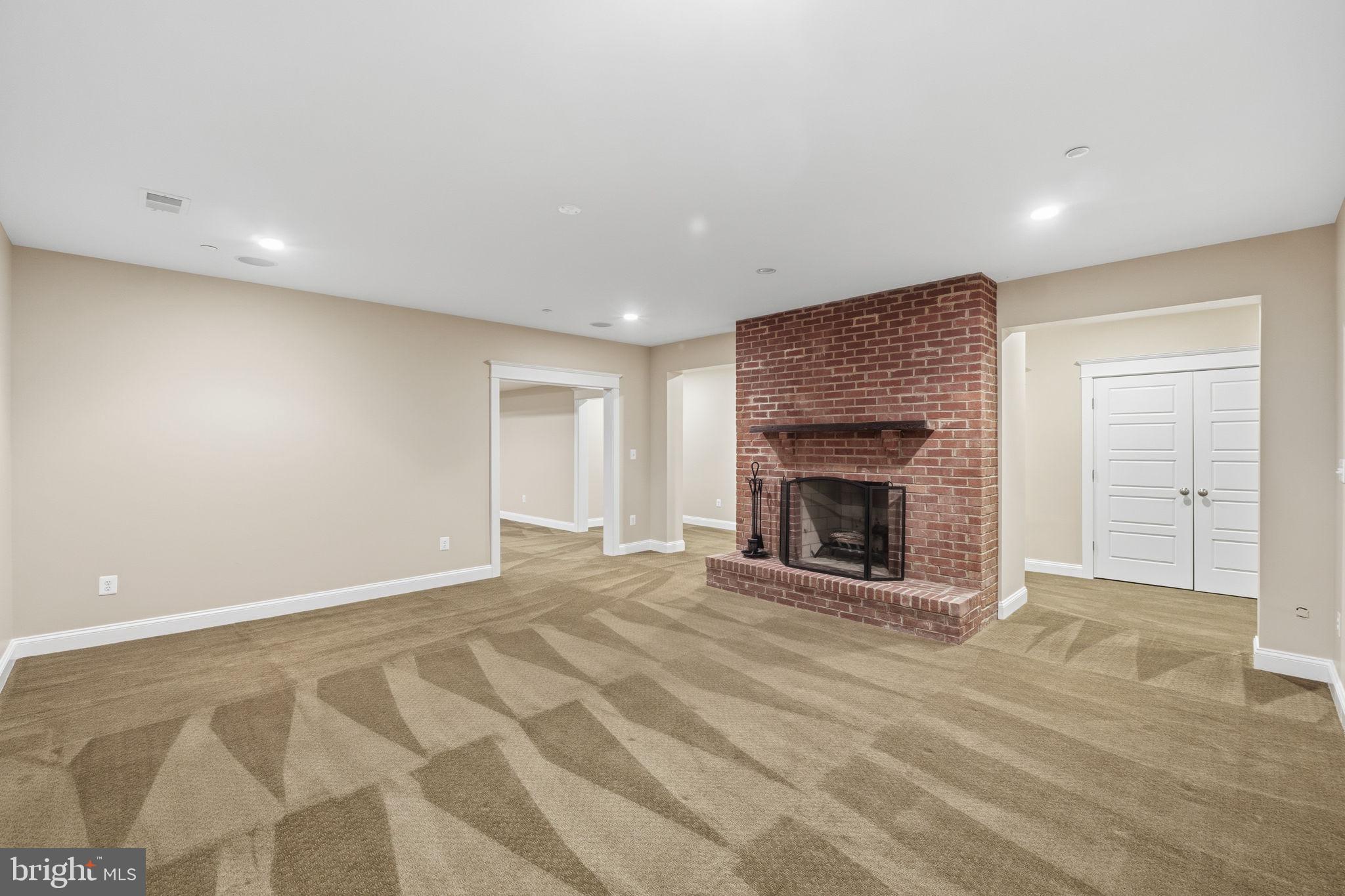 CONGRESSIONAL MANOR - Residential