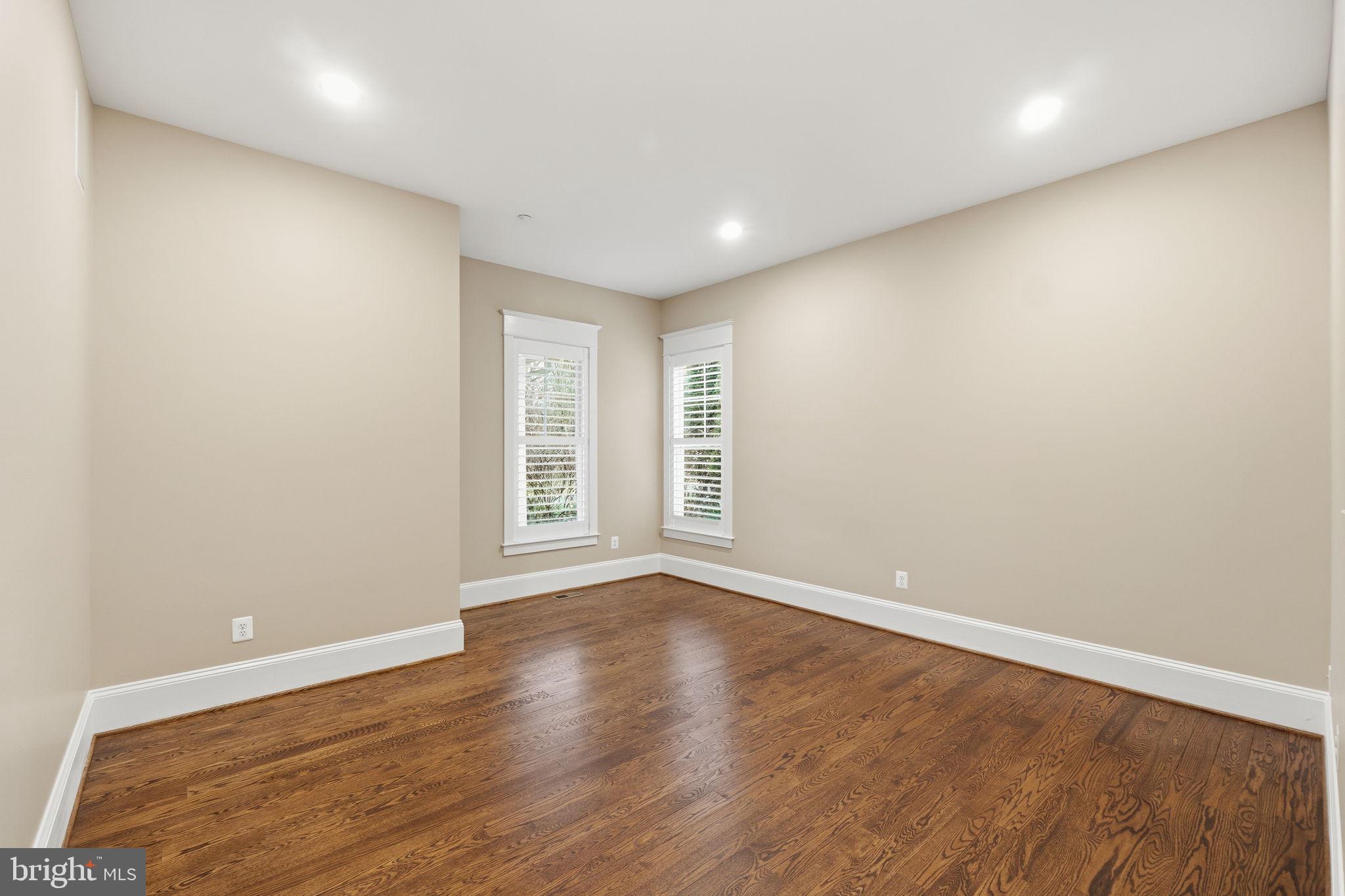 CONGRESSIONAL MANOR - Residential