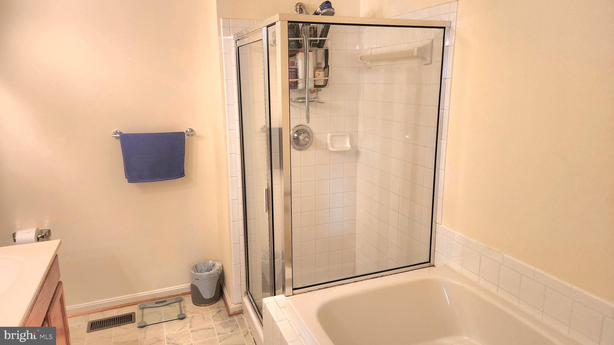 SEVEN OAKS - Residential Lease