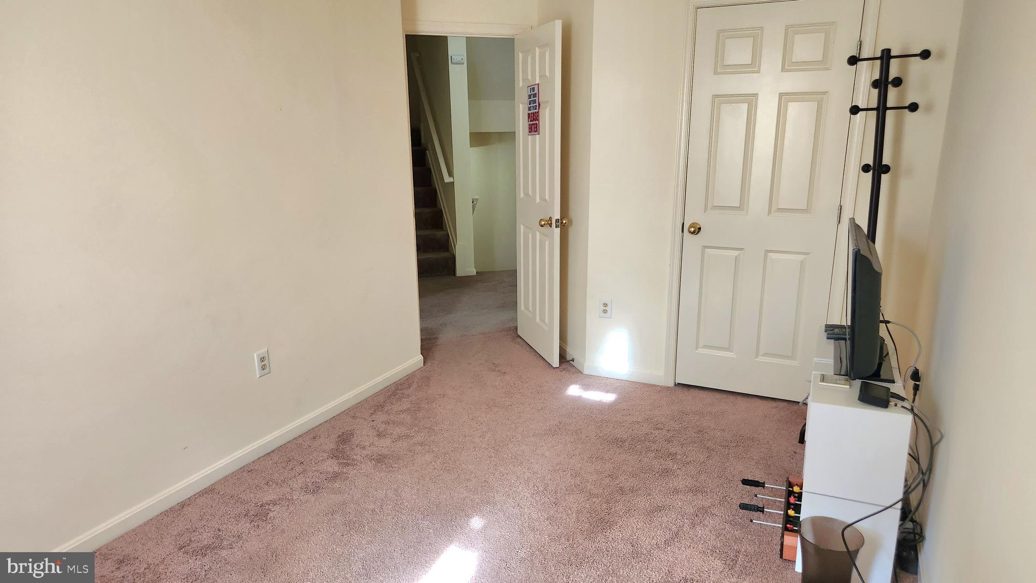 SEVEN OAKS - Residential Lease