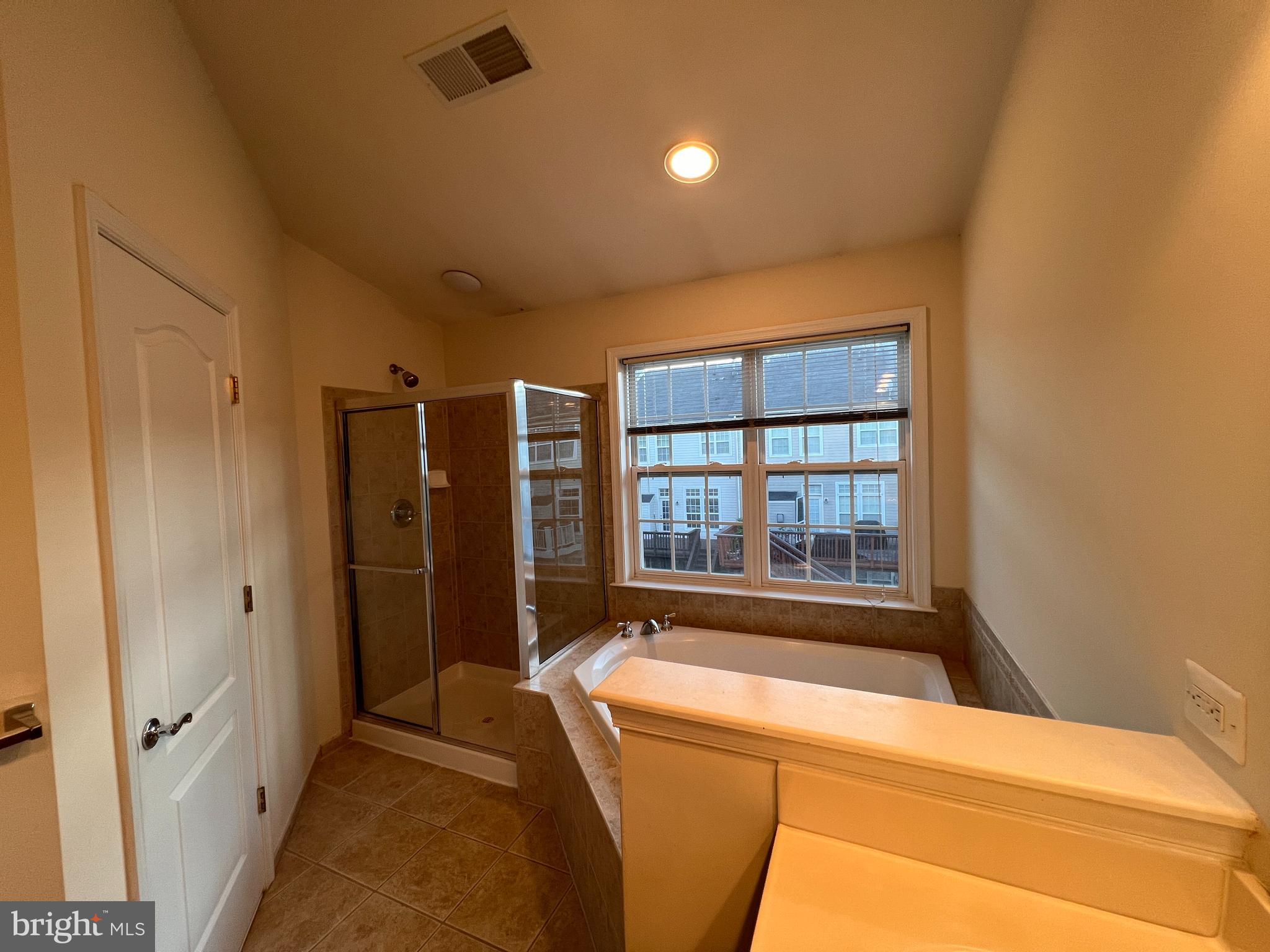 BROADLANDS SOUTH - Residential Lease