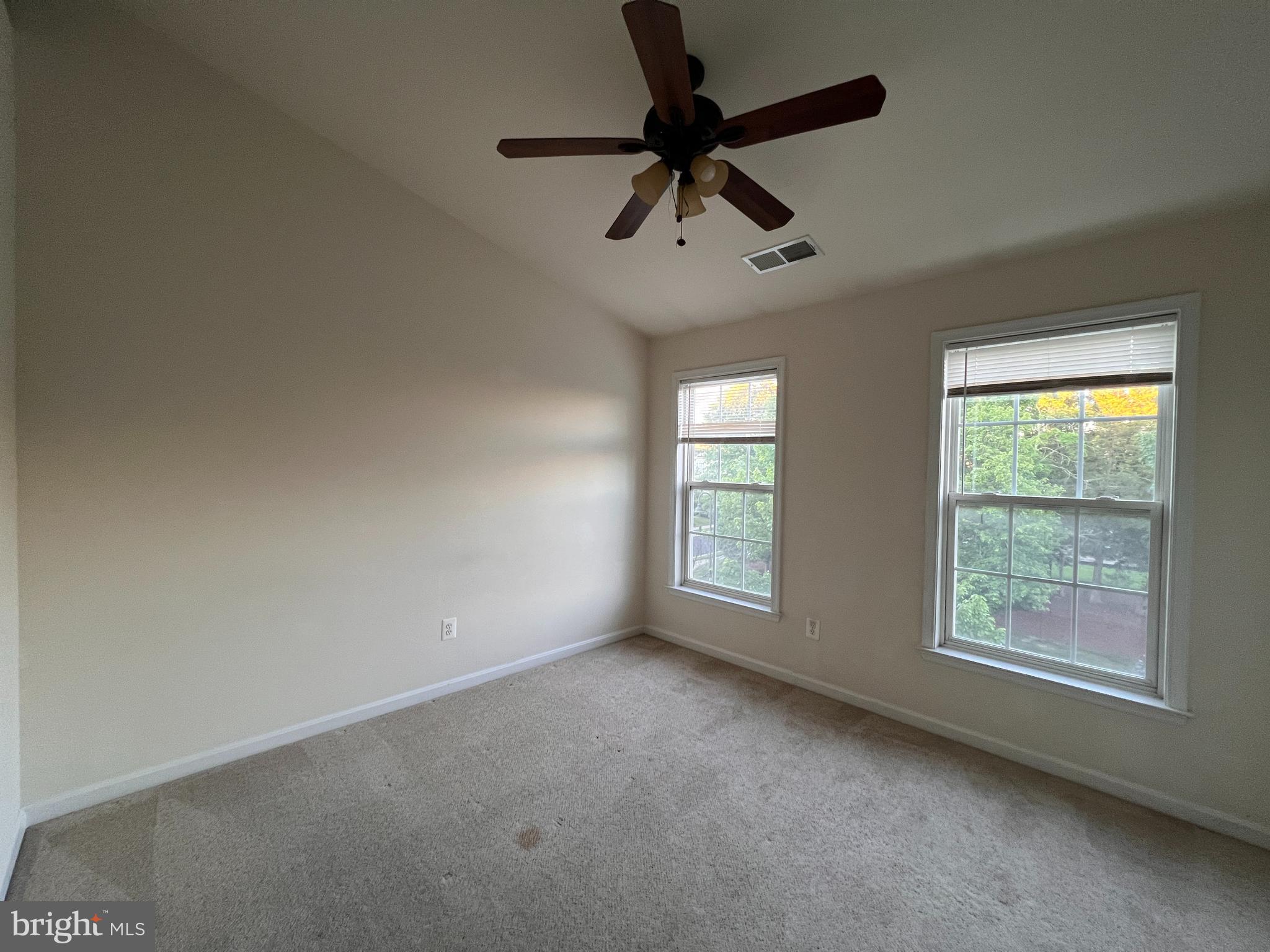 BROADLANDS SOUTH - Residential Lease